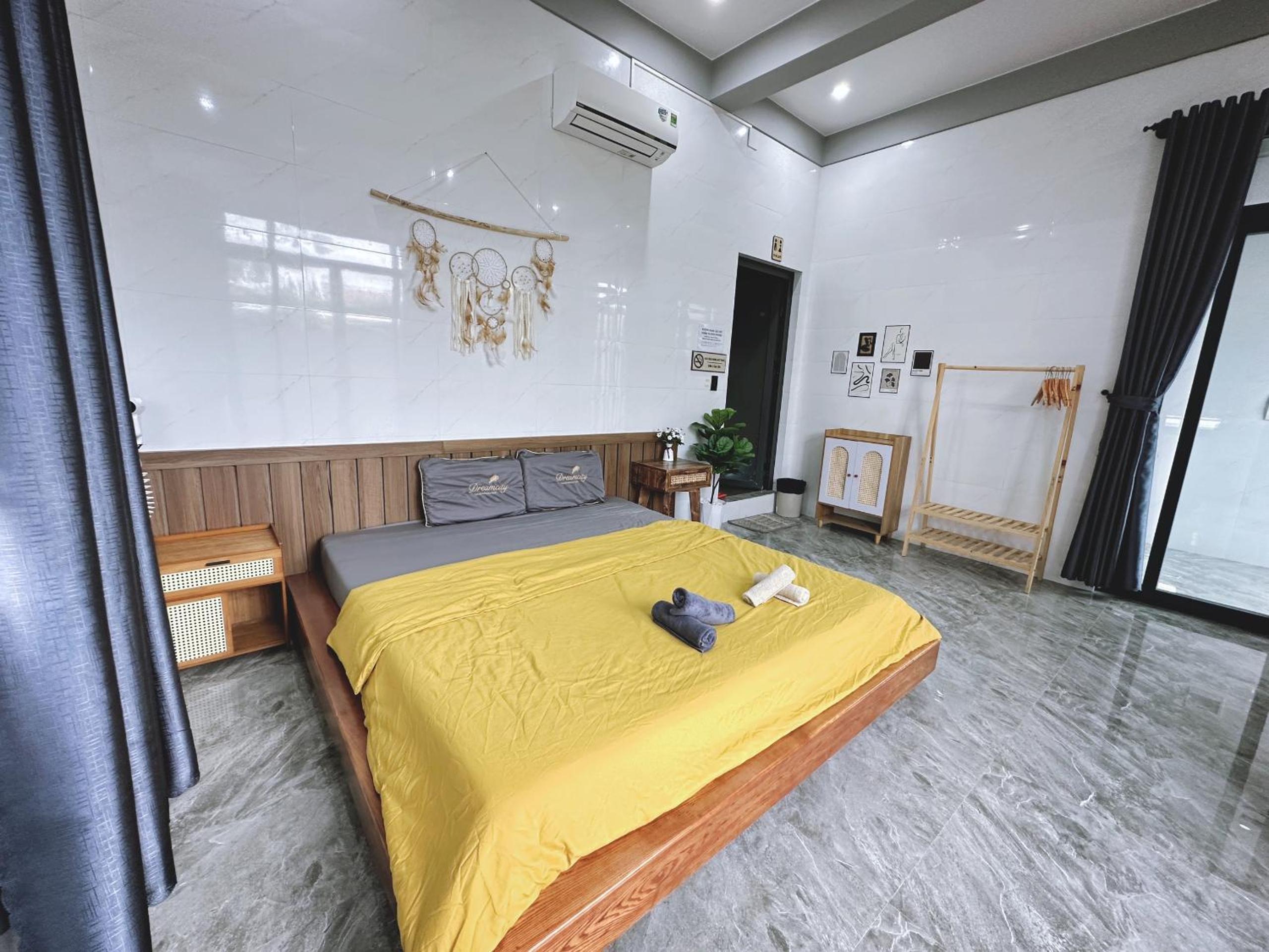 King Room with Balcony photo 1