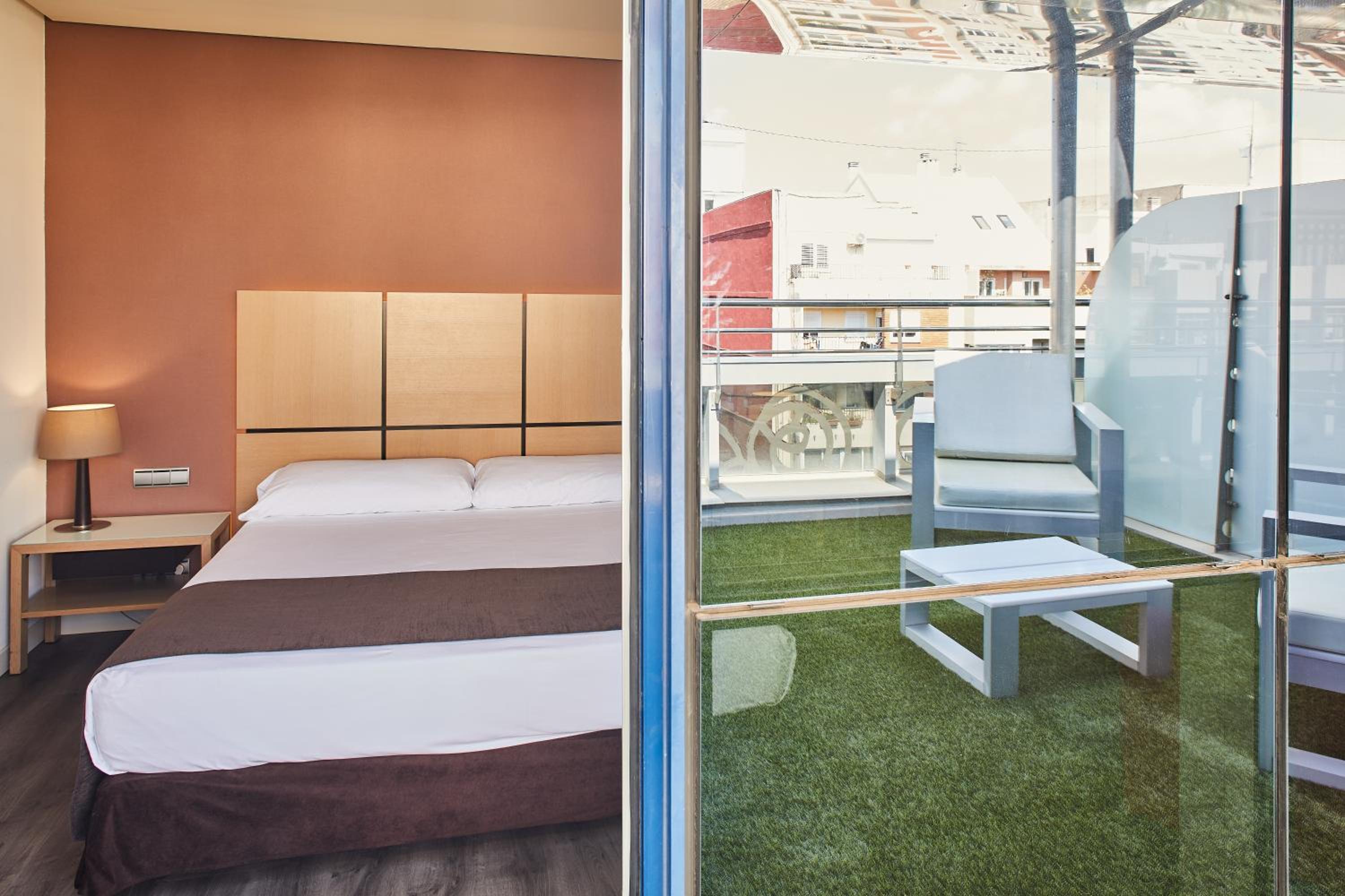 Double Room with Terrace thumbnail 6