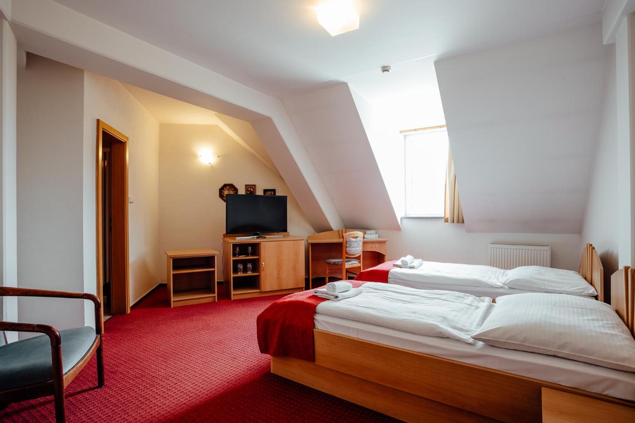 Twin Room - Photo 4