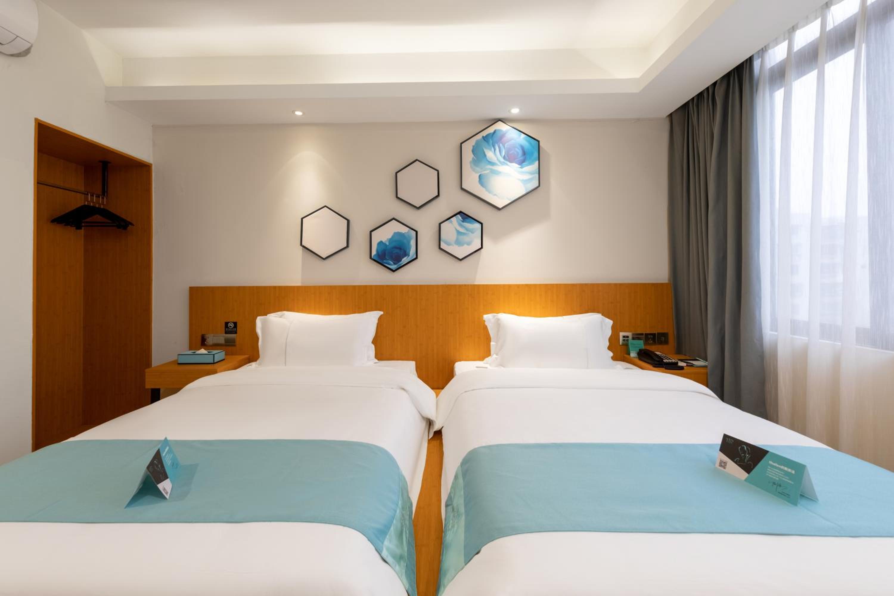 Double Room with Two Double Beds photo 2