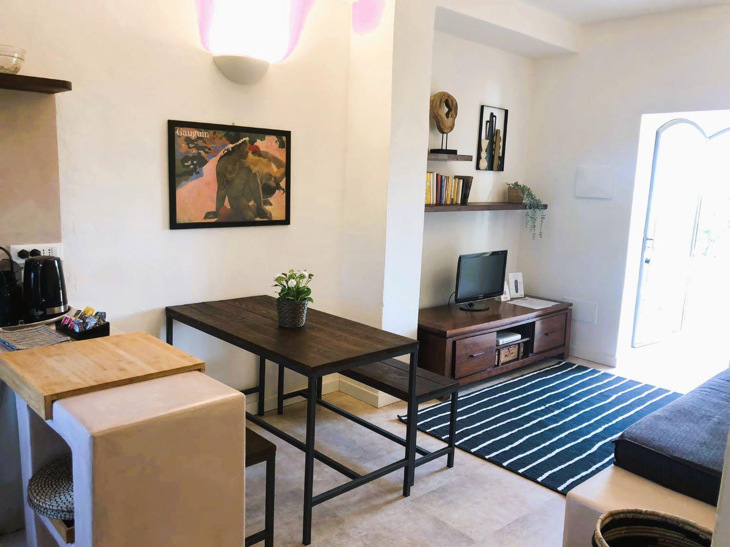 One-Bedroom Apartment photo 2
