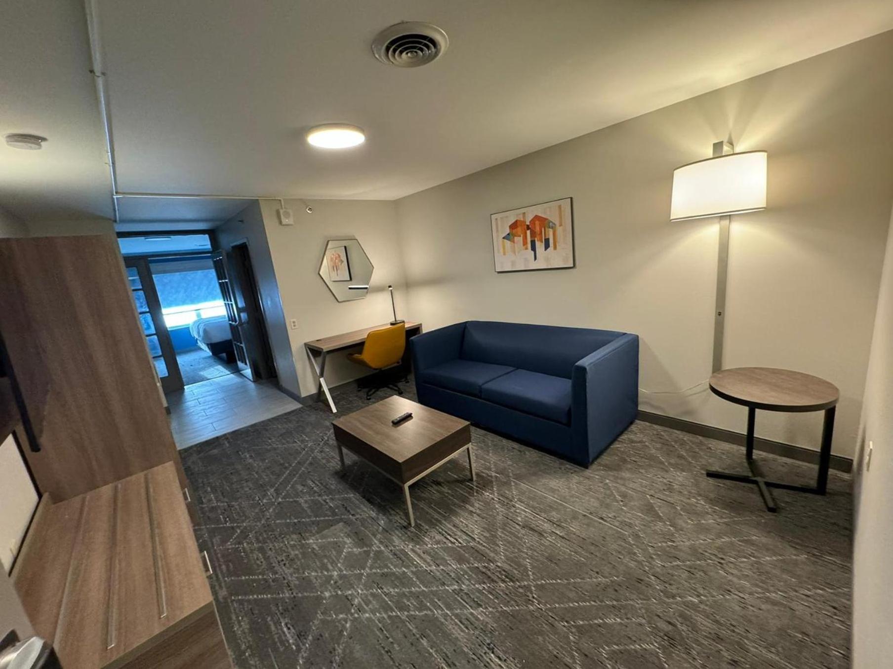 King Suite with Sofa Bed - Photo 18