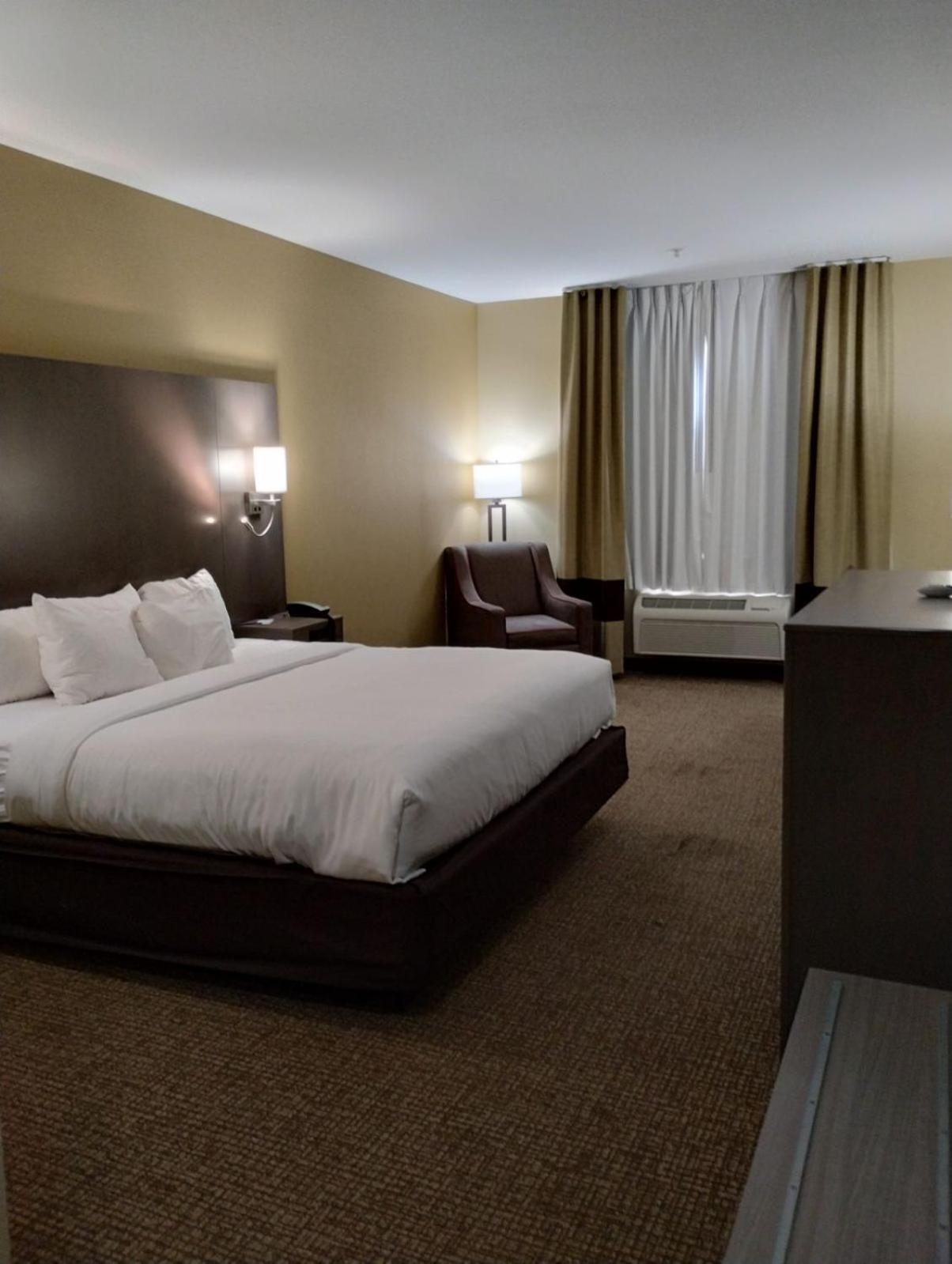 King Suite - Accessible/Non-Smoking