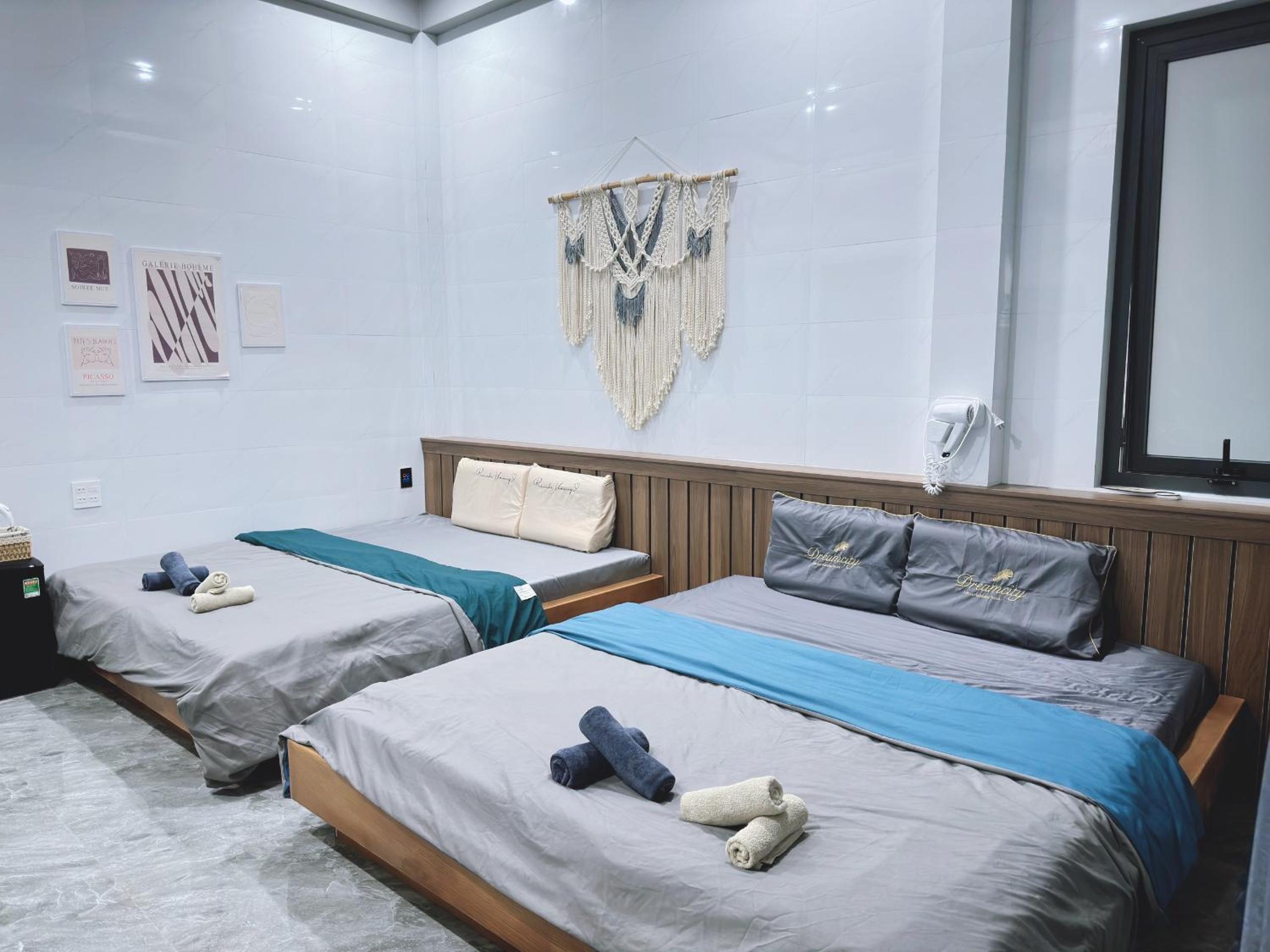 King Room with Two King Beds - Photo 1