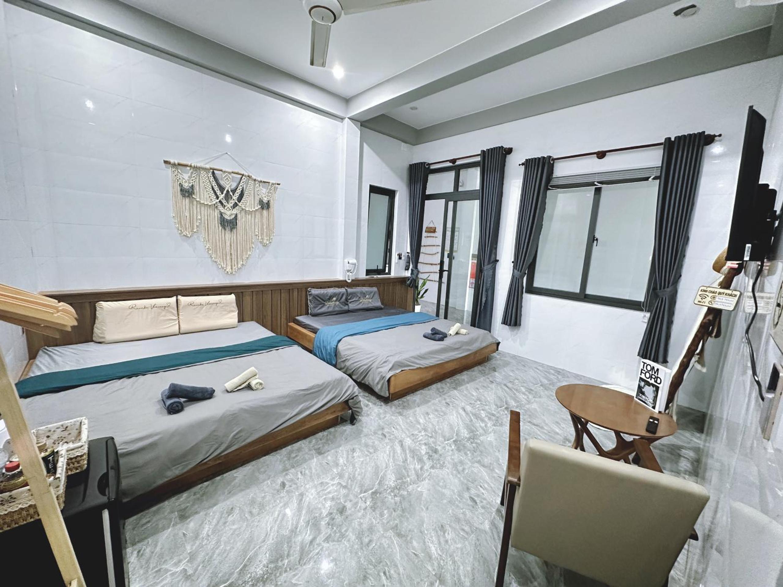 King Room with Two King Beds - Photo 4