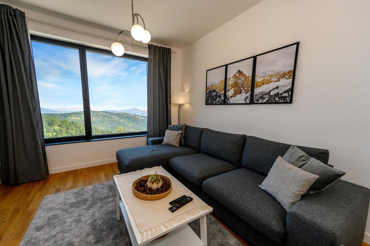 One-Bedroom Apartment photo 1