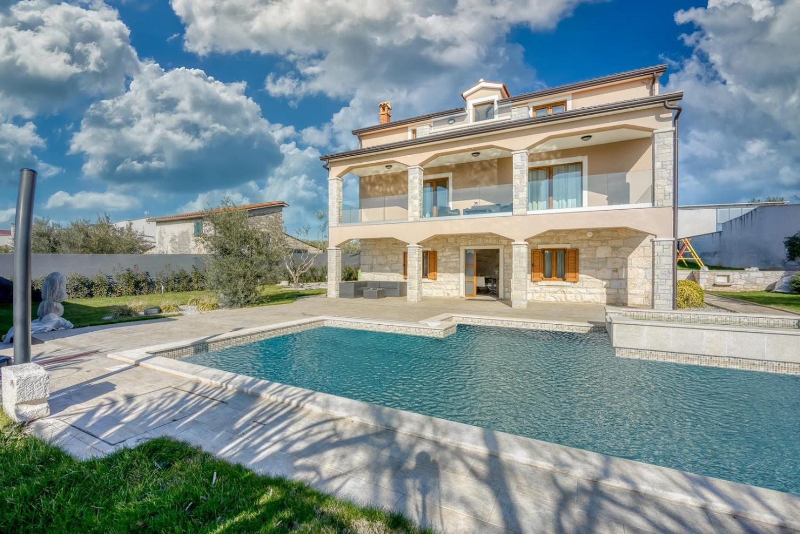 Villa With Private Pool photo 2