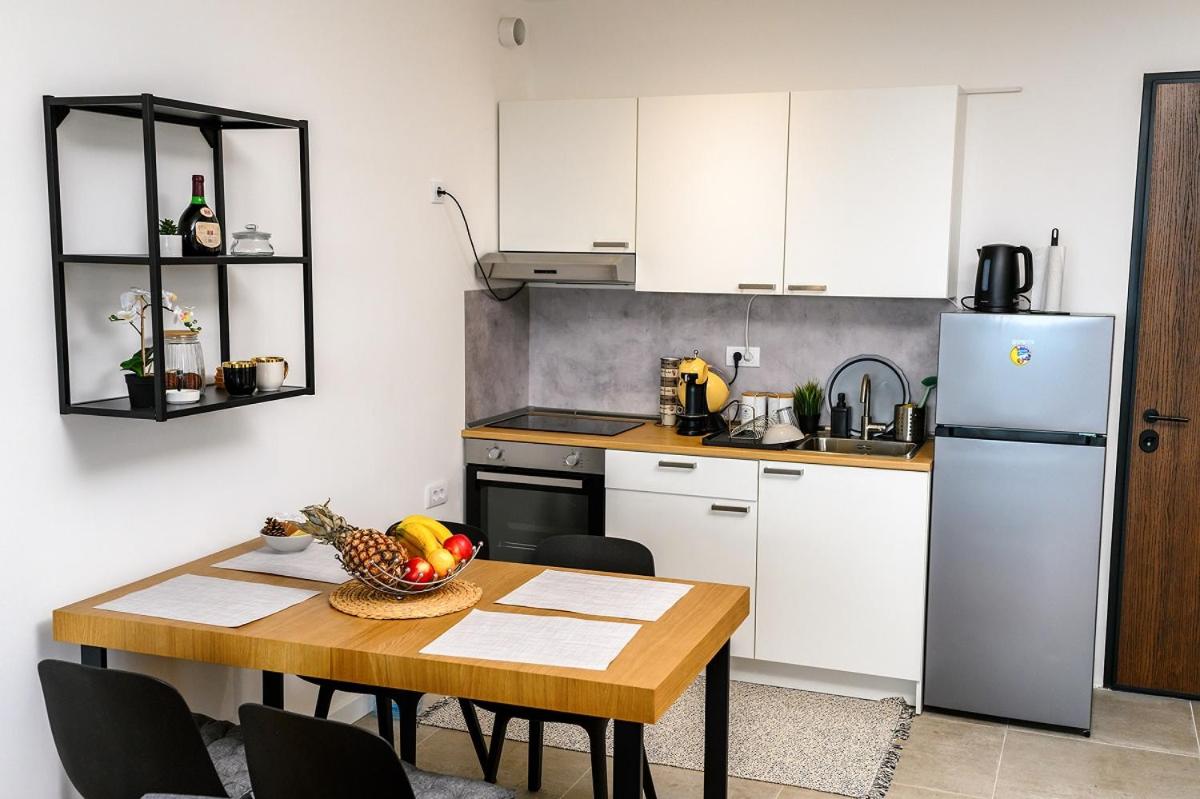 One-Bedroom Apartment photo 2