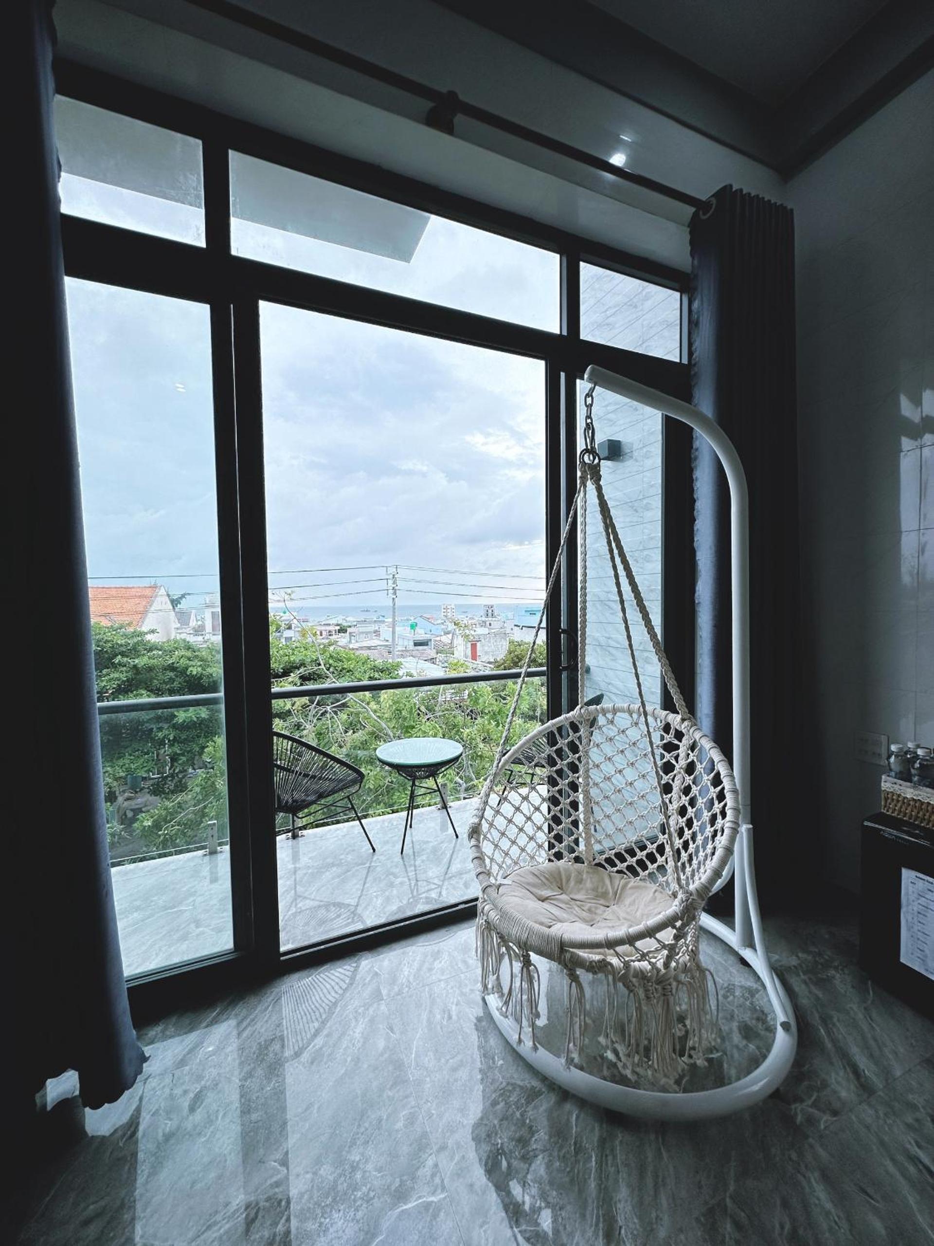 Double Room with Balcony and Sea View - Photo 4