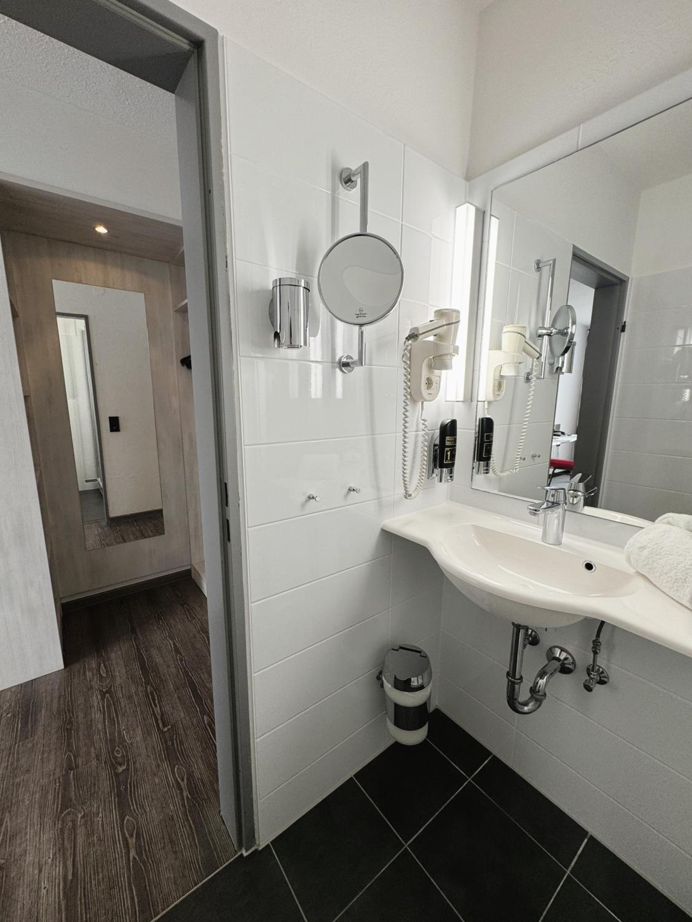 Double Room - Photo 6