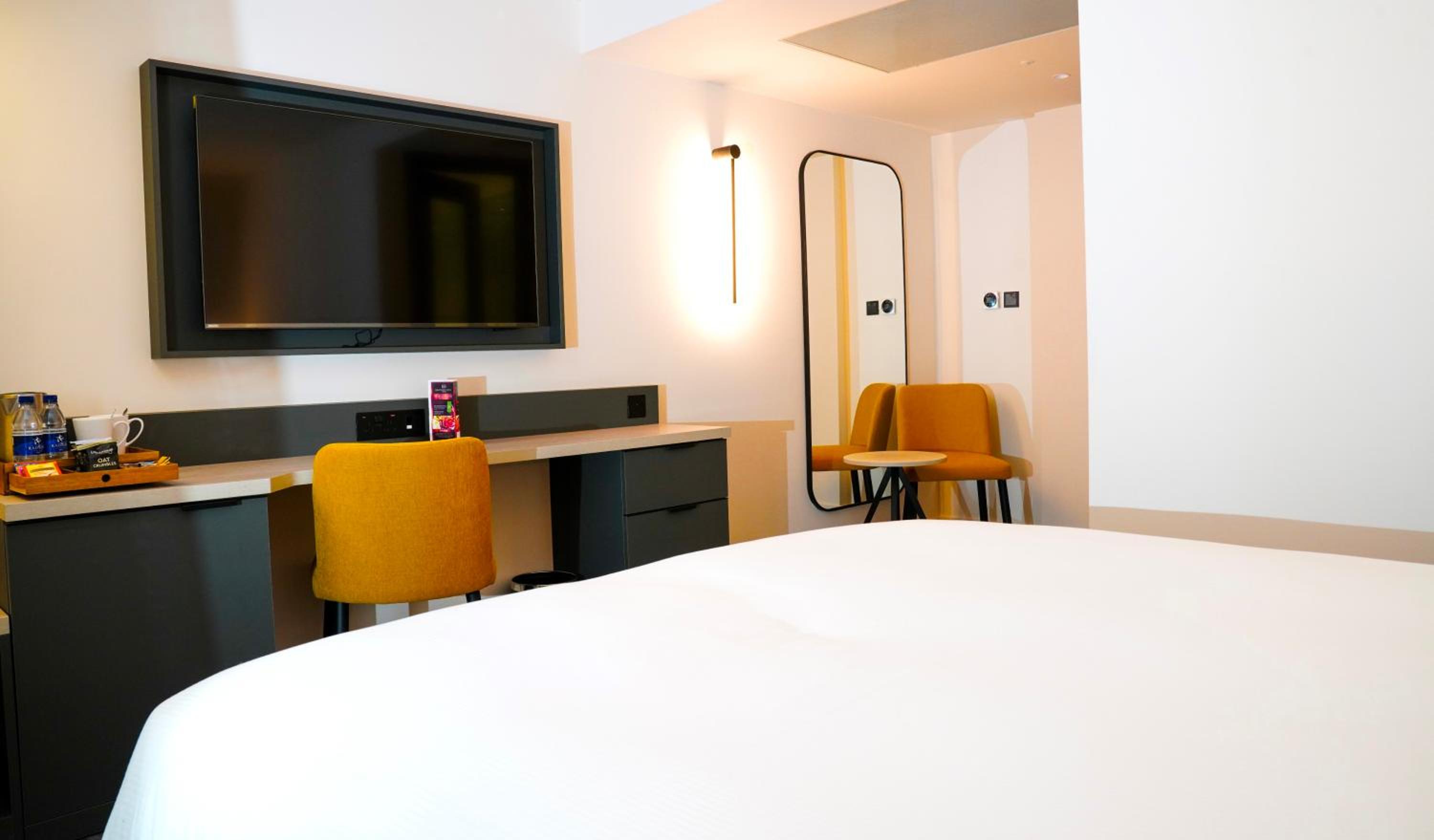 Deluxe King Room - Photo 4