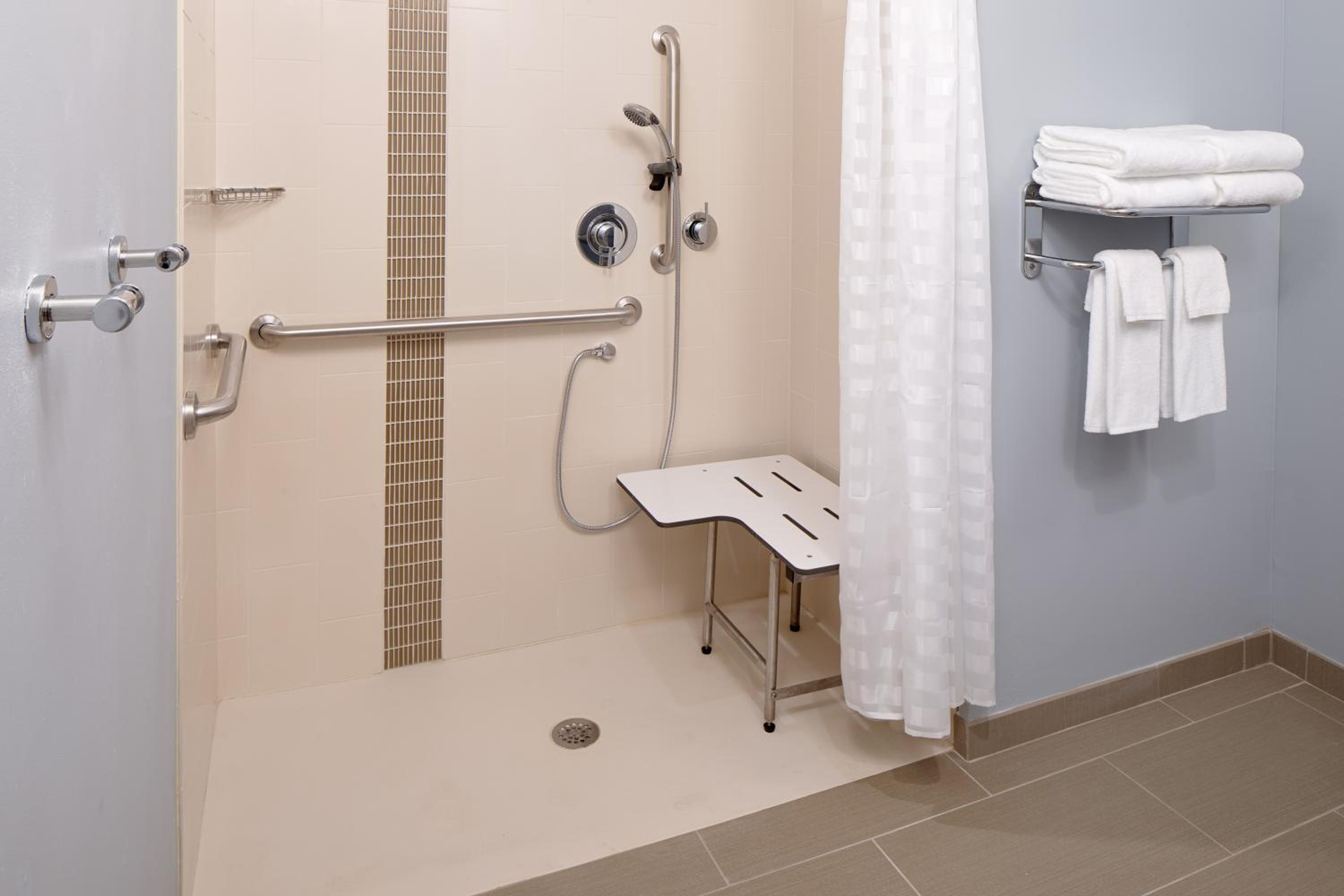 King Room with Sofa Bed and Accessible Shower - Disability Access photo 3