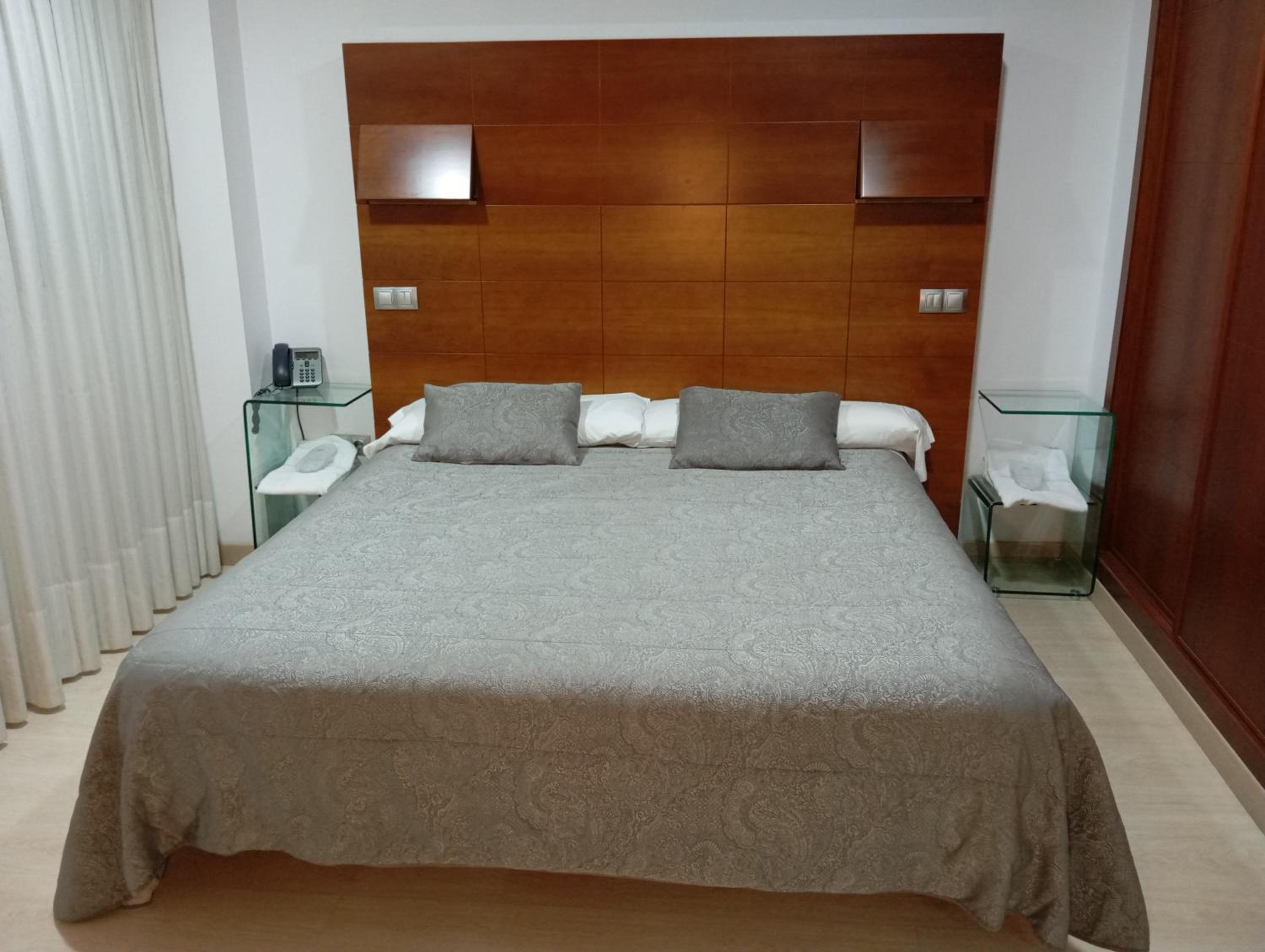 Deluxe Room - Photo 1