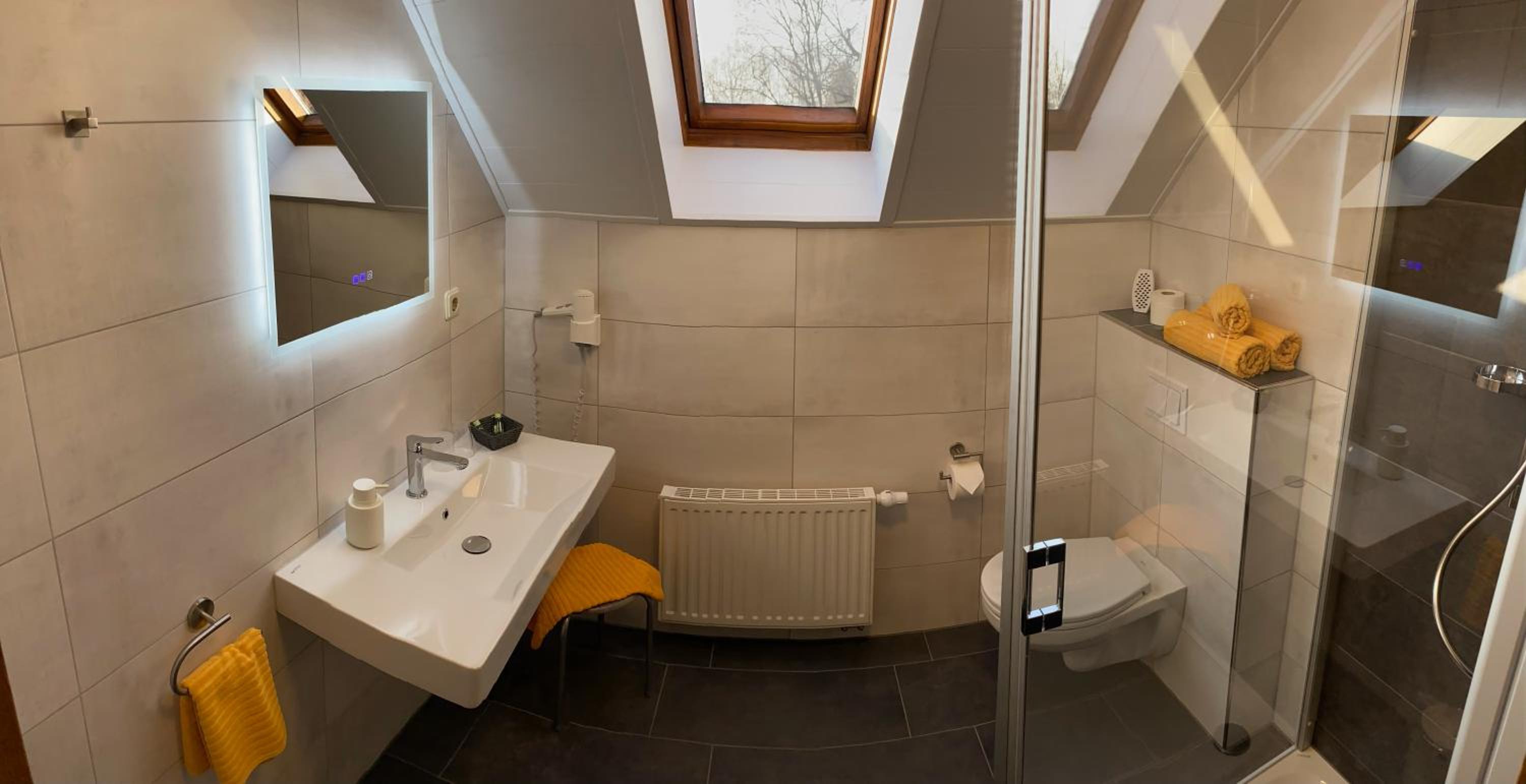 Double Room with Private Bathroom - Photo 5