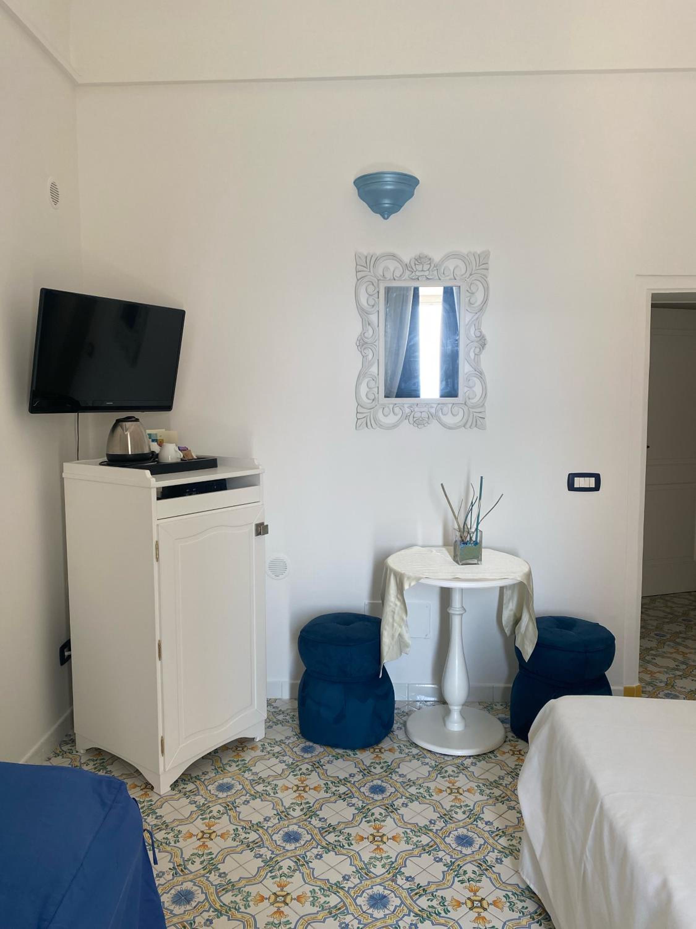 Deluxe Double or Twin Room with Sea View - Photo 9