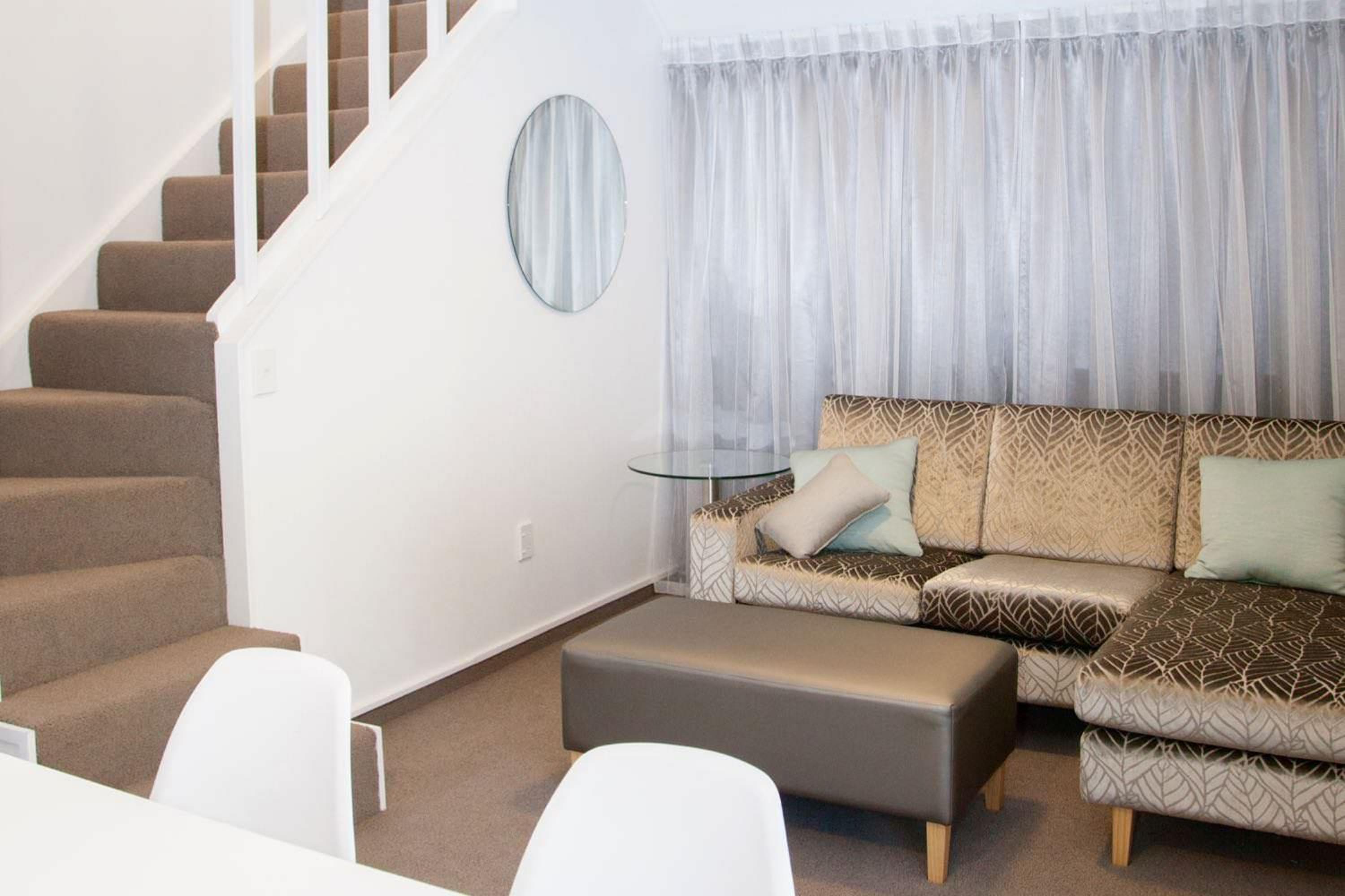 Two-Bedroom Apartment with King and Queen Bed thumbnail 5