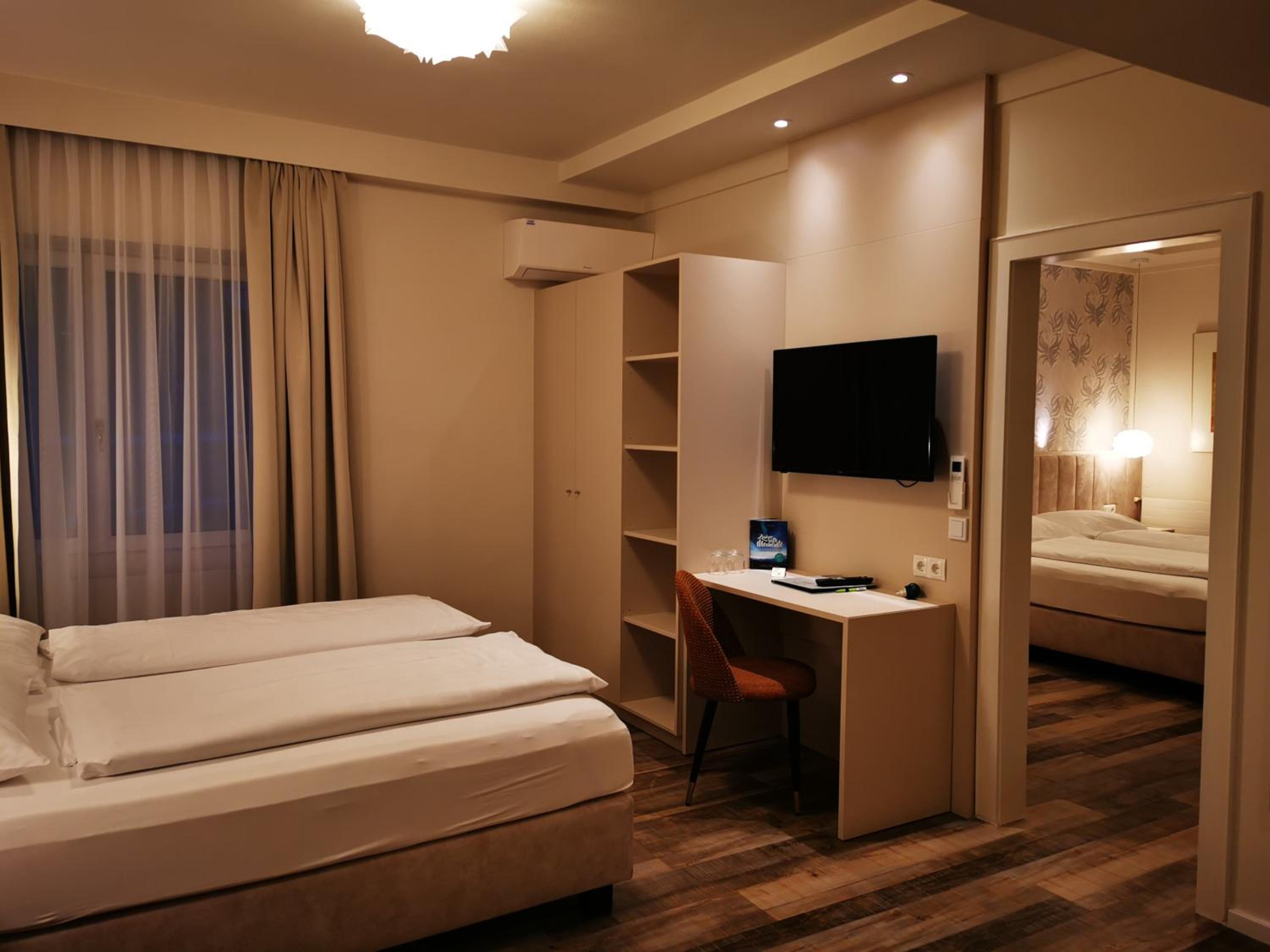 Superior Quadruple Room - Photo 9