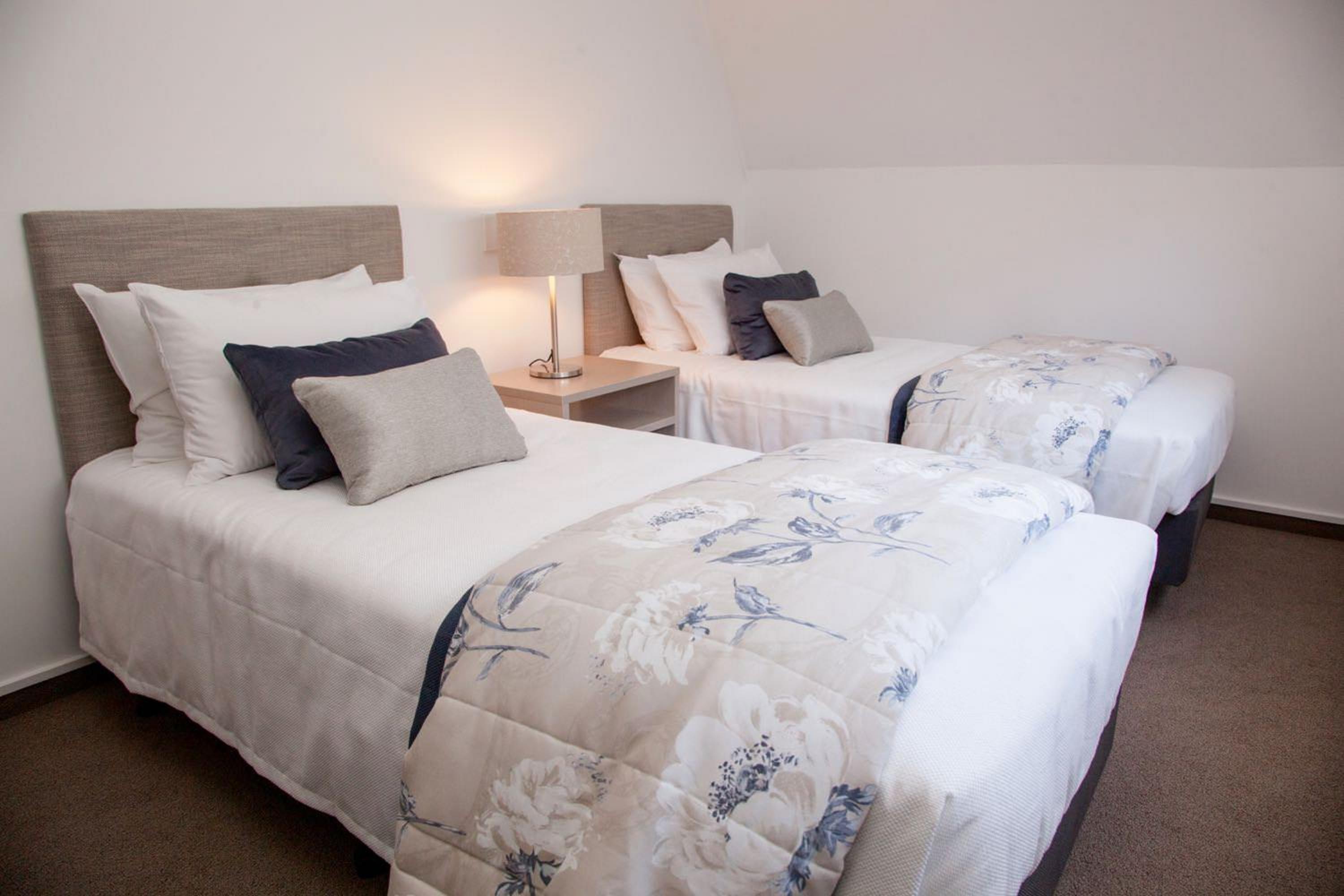 Two-Bedroom Apartment with King Bed and Twin Beds