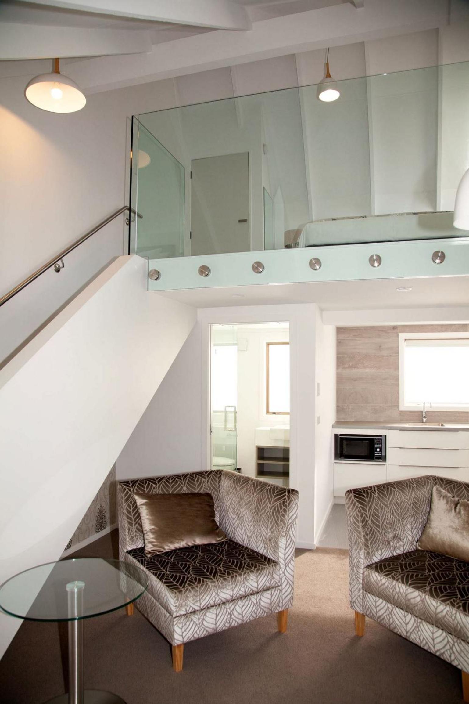 Superior Loft Suite thumbnail 6