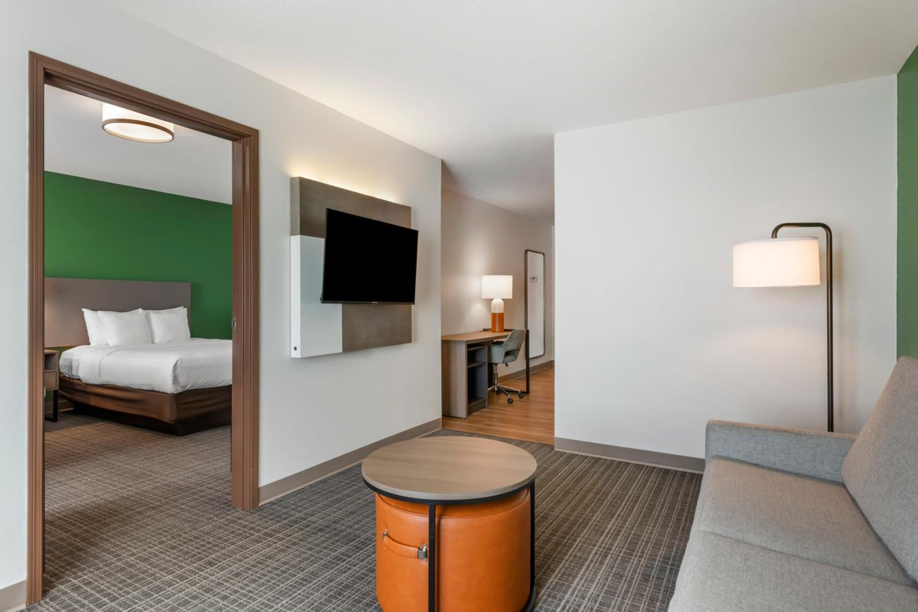 Business Queen Suite with Two Queen Beds - Non-Smoking - Photo 1
