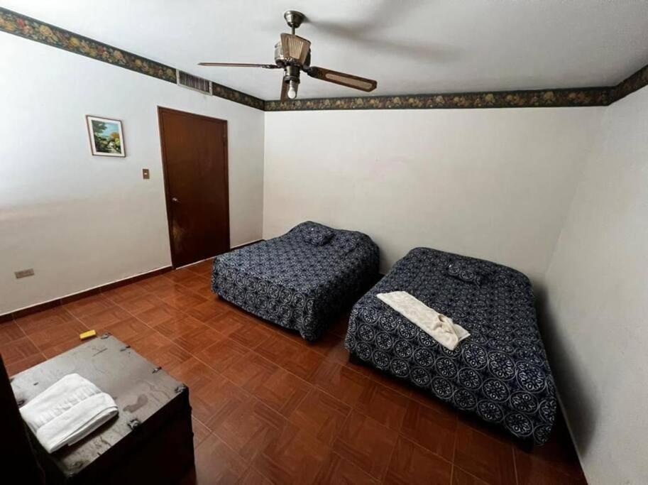 Seven-Bedroom House photo 3