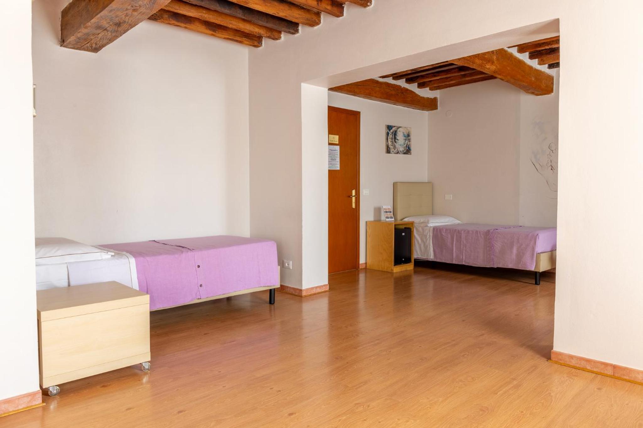 Quadruple Room with Private Bathroom photo 1