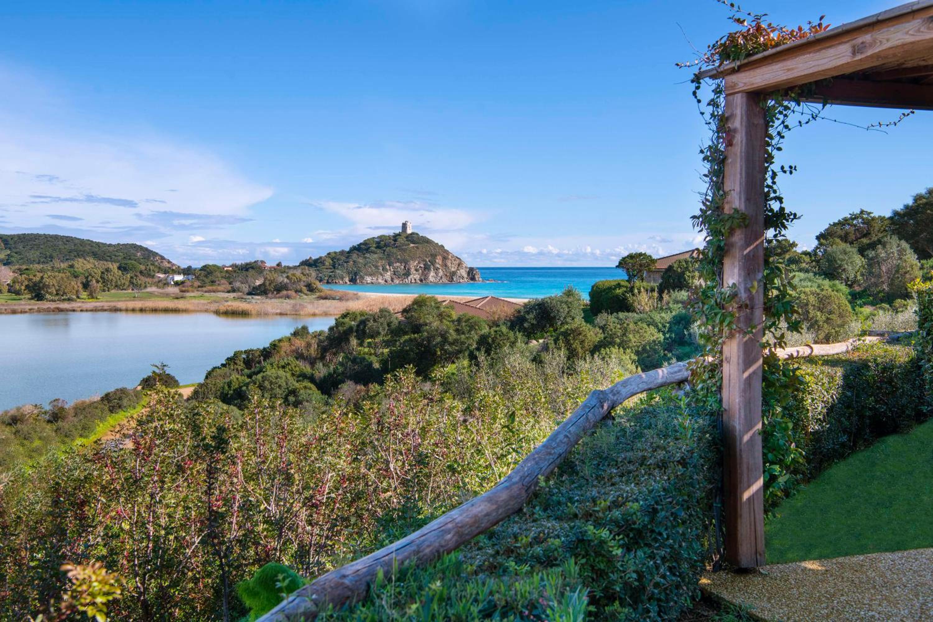 Deluxe King Room with Bay View