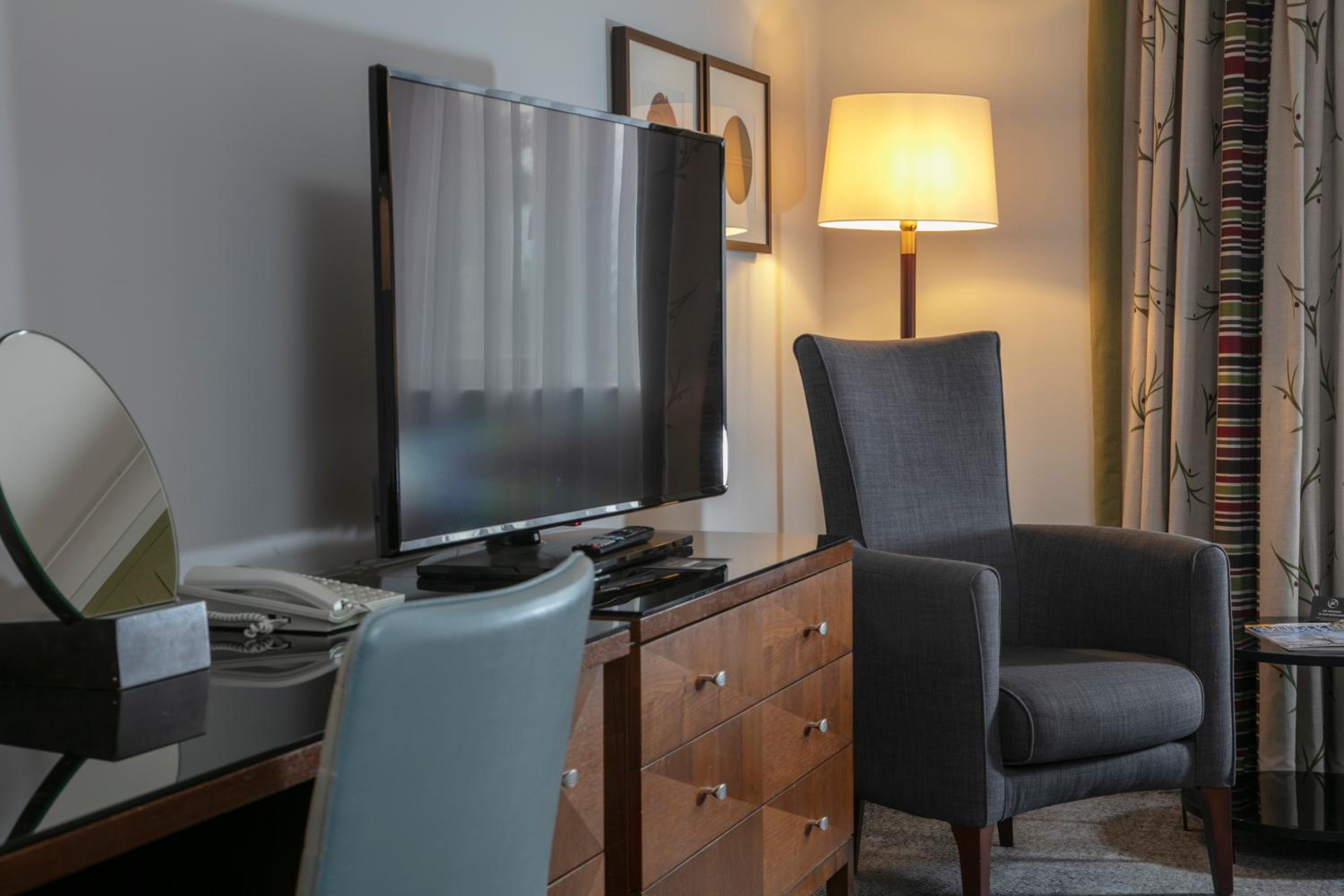 Deluxe King Room - Photo 3