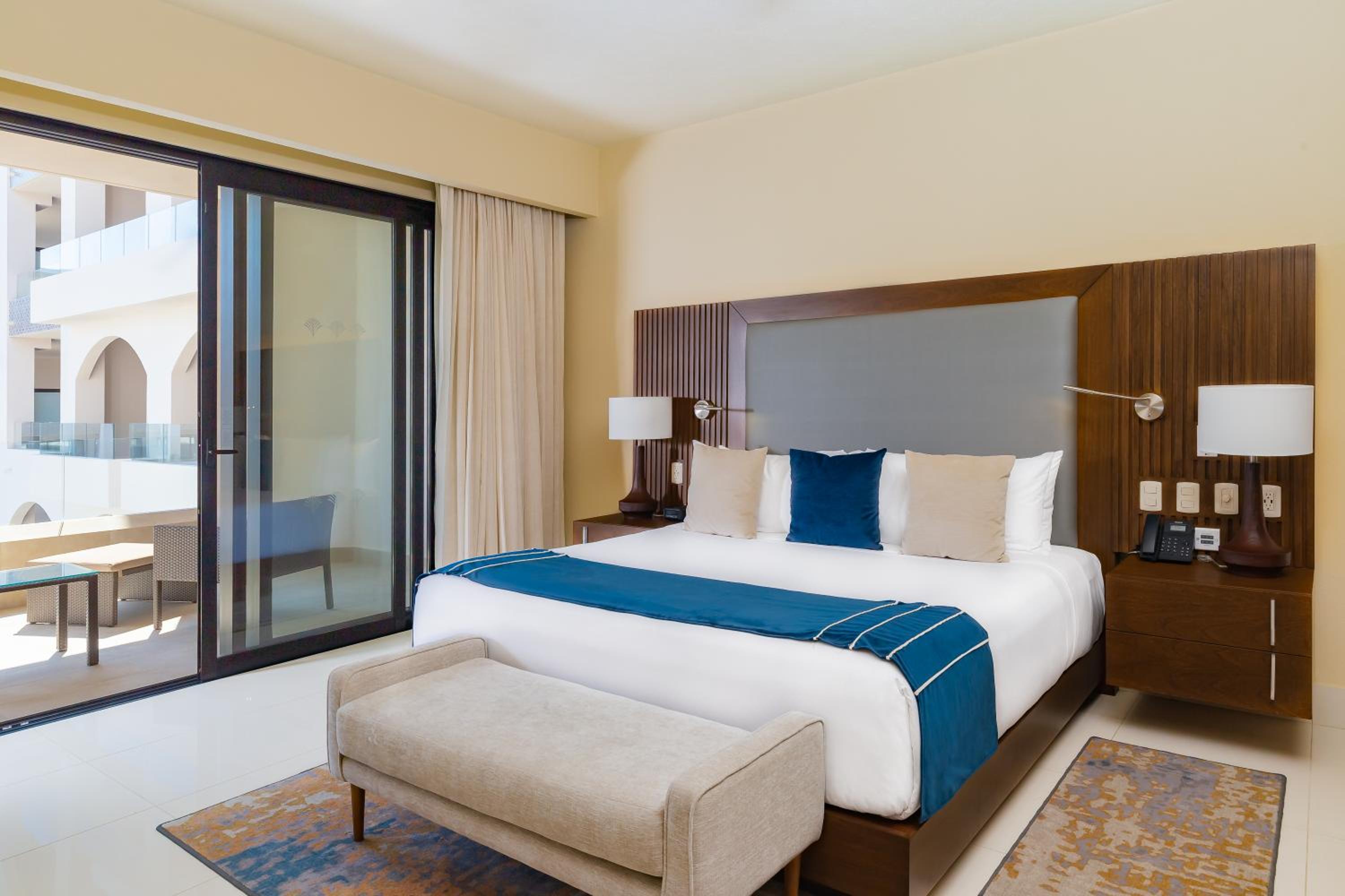 One Bedroom Suite Pool View - Photo 2