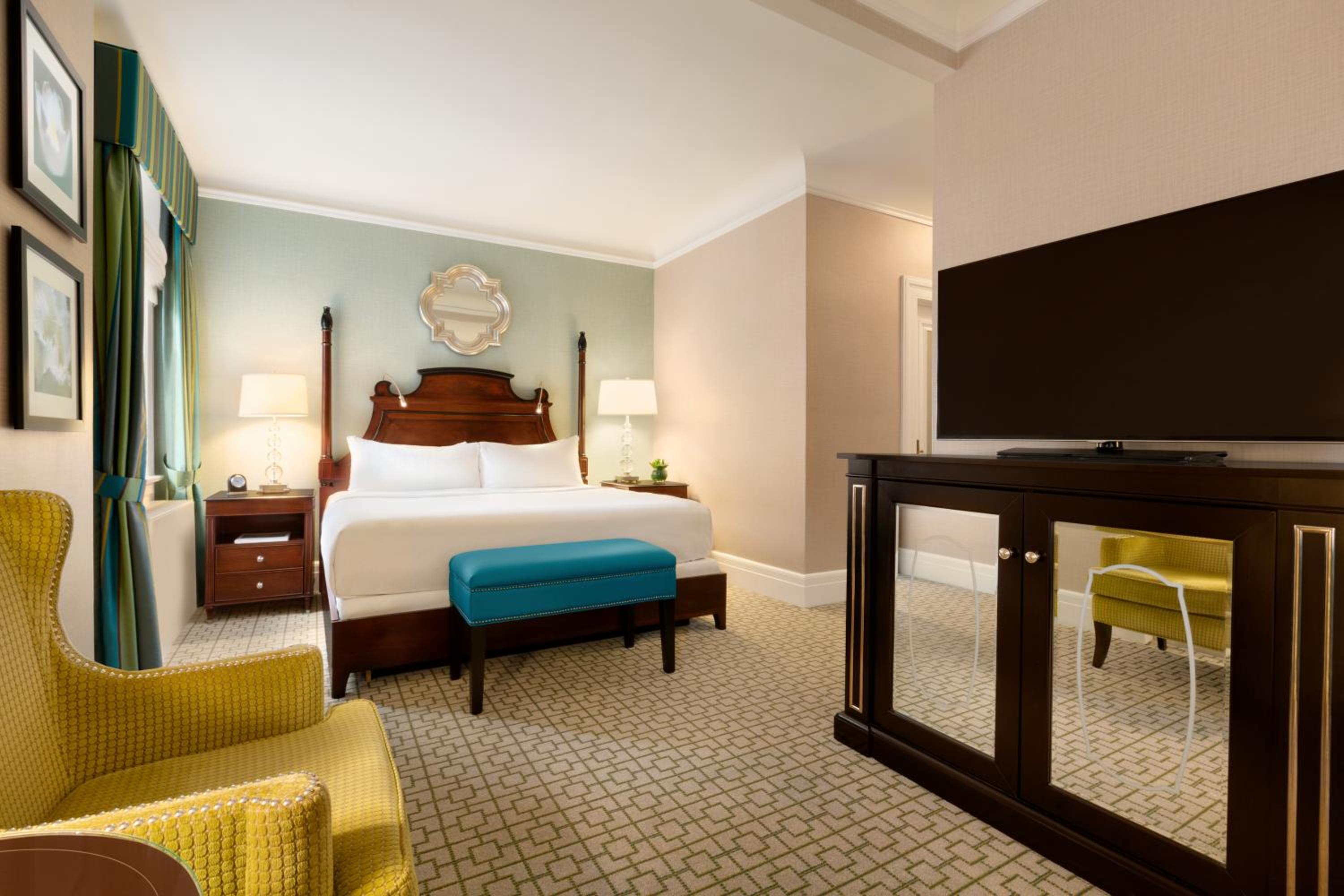 Deluxe Queen Room