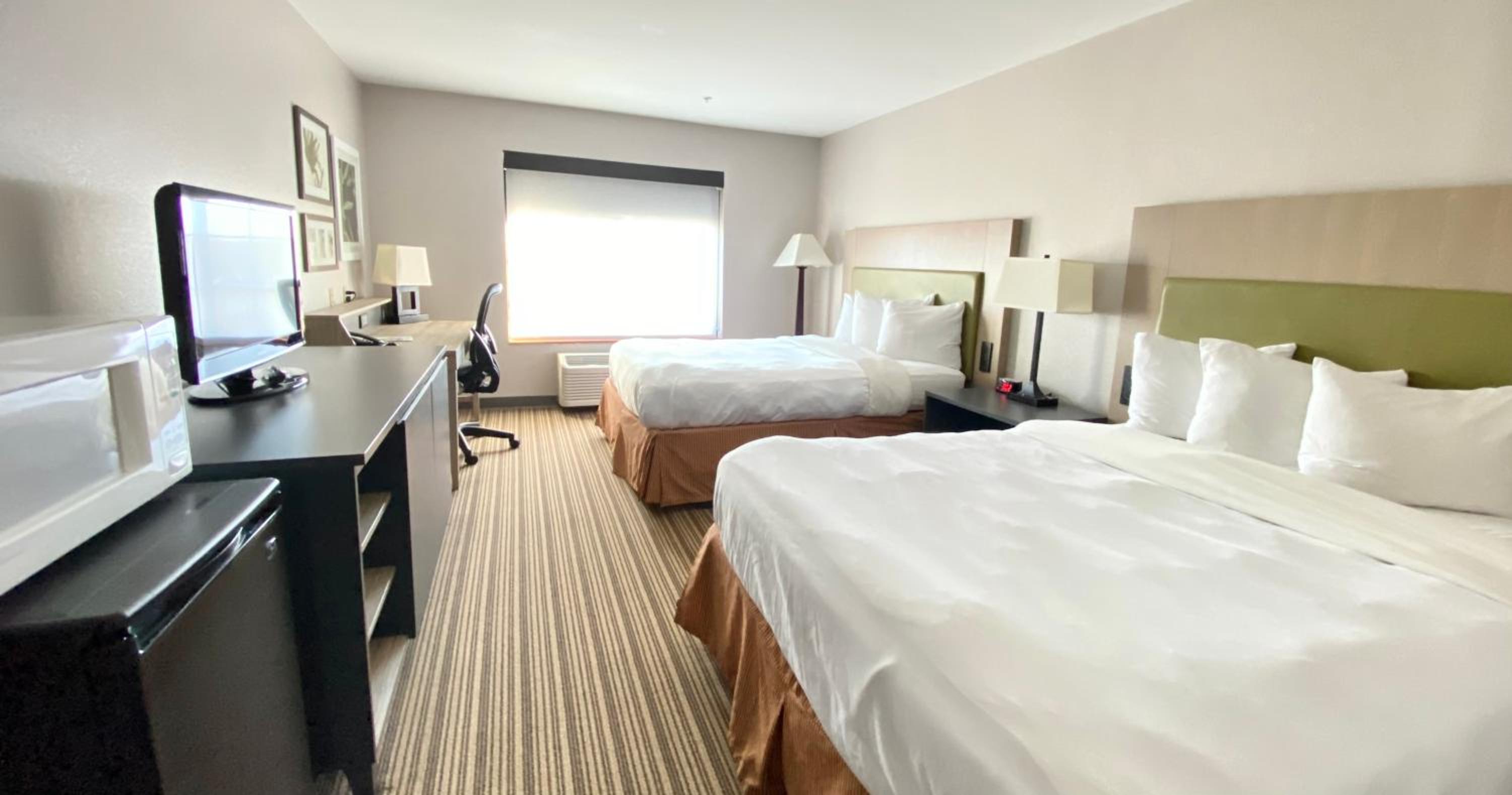 Queen Room with Two Queen Beds - Non-Smoking - Photo 1