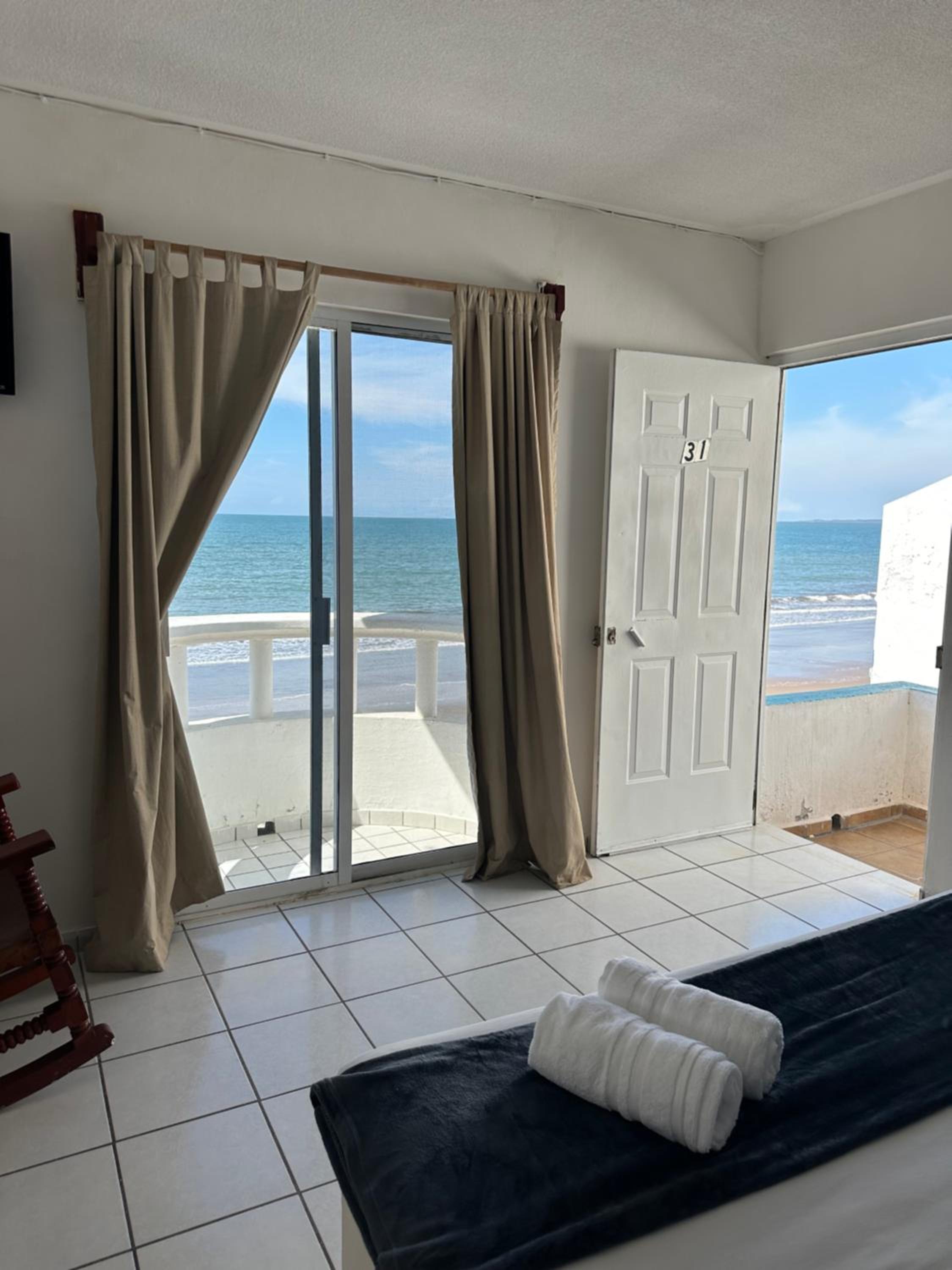 Double or Twin Room with View - Photo 2