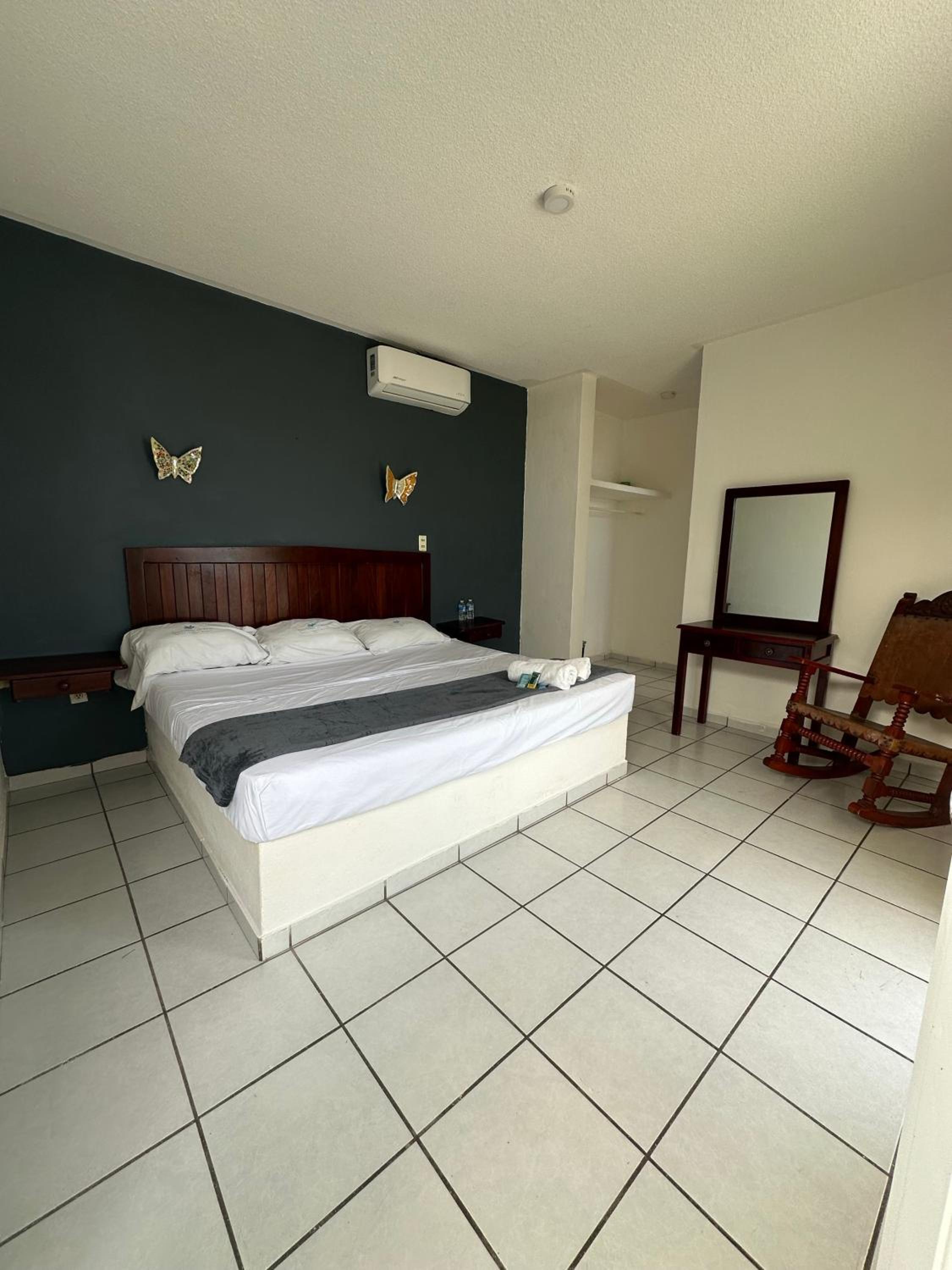 Double or Twin Room with View - Photo 3