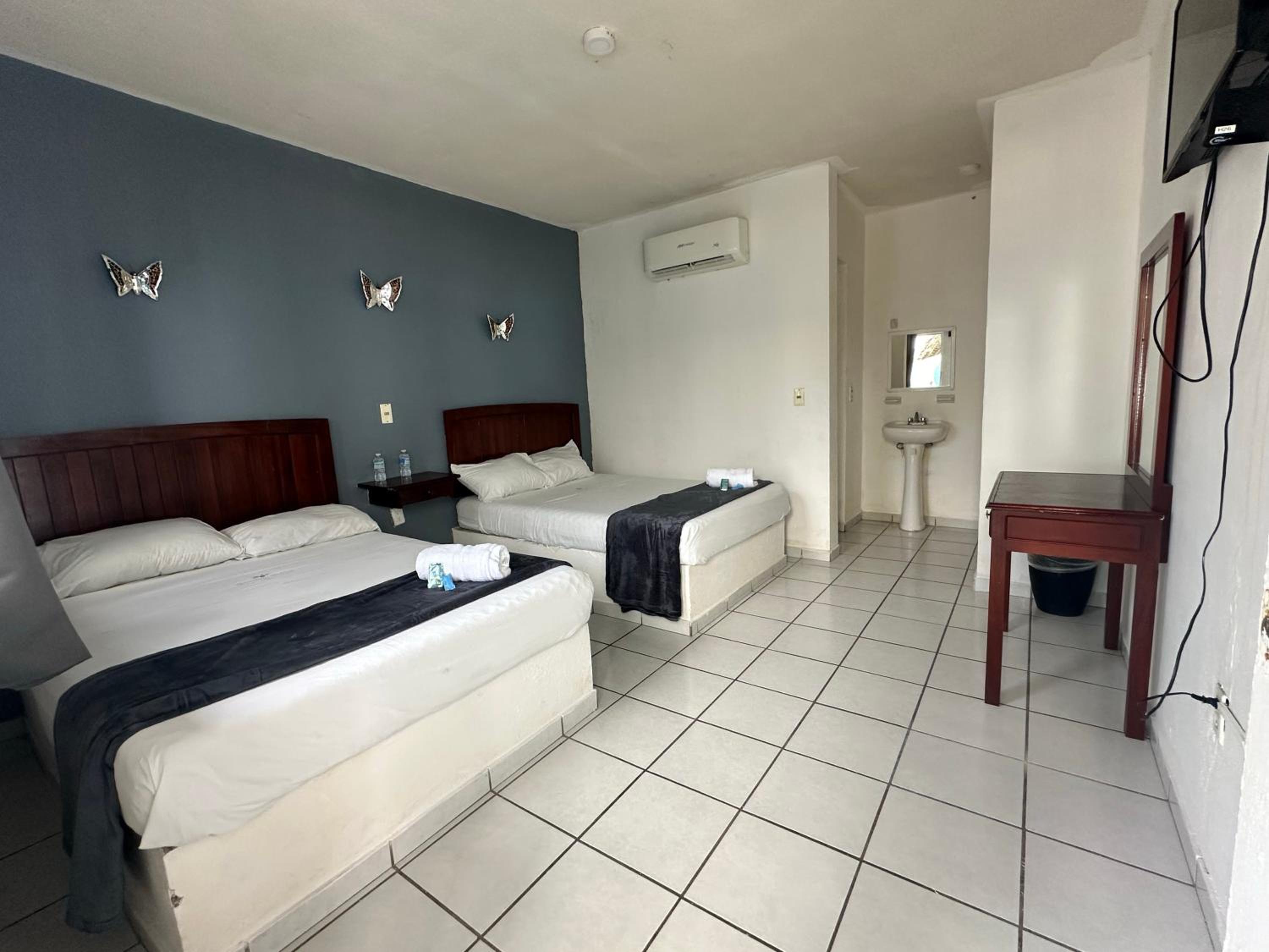 Double Room with Two Double Beds - Photo 1