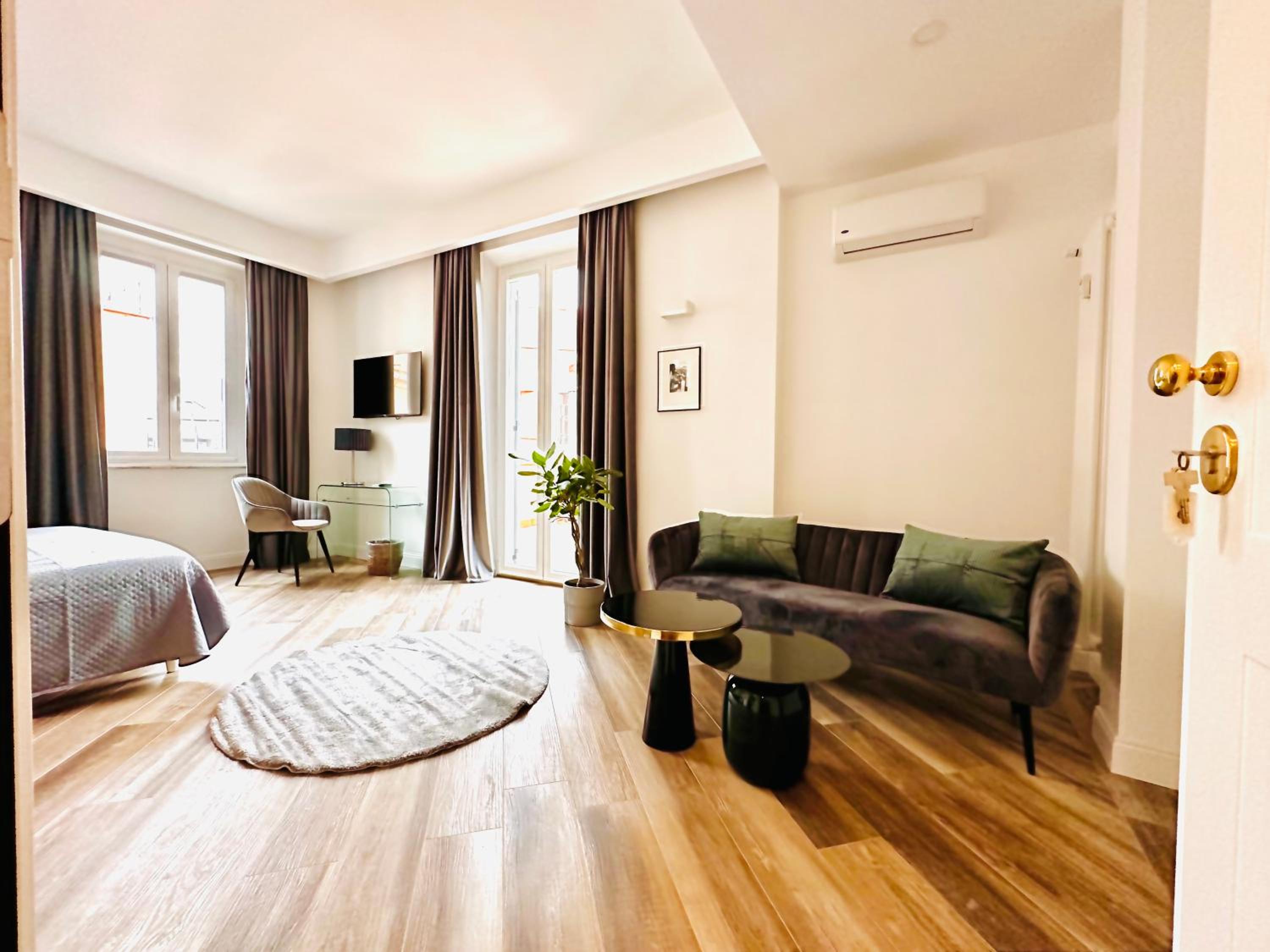 Deluxe Double Room with Balcony photo 1