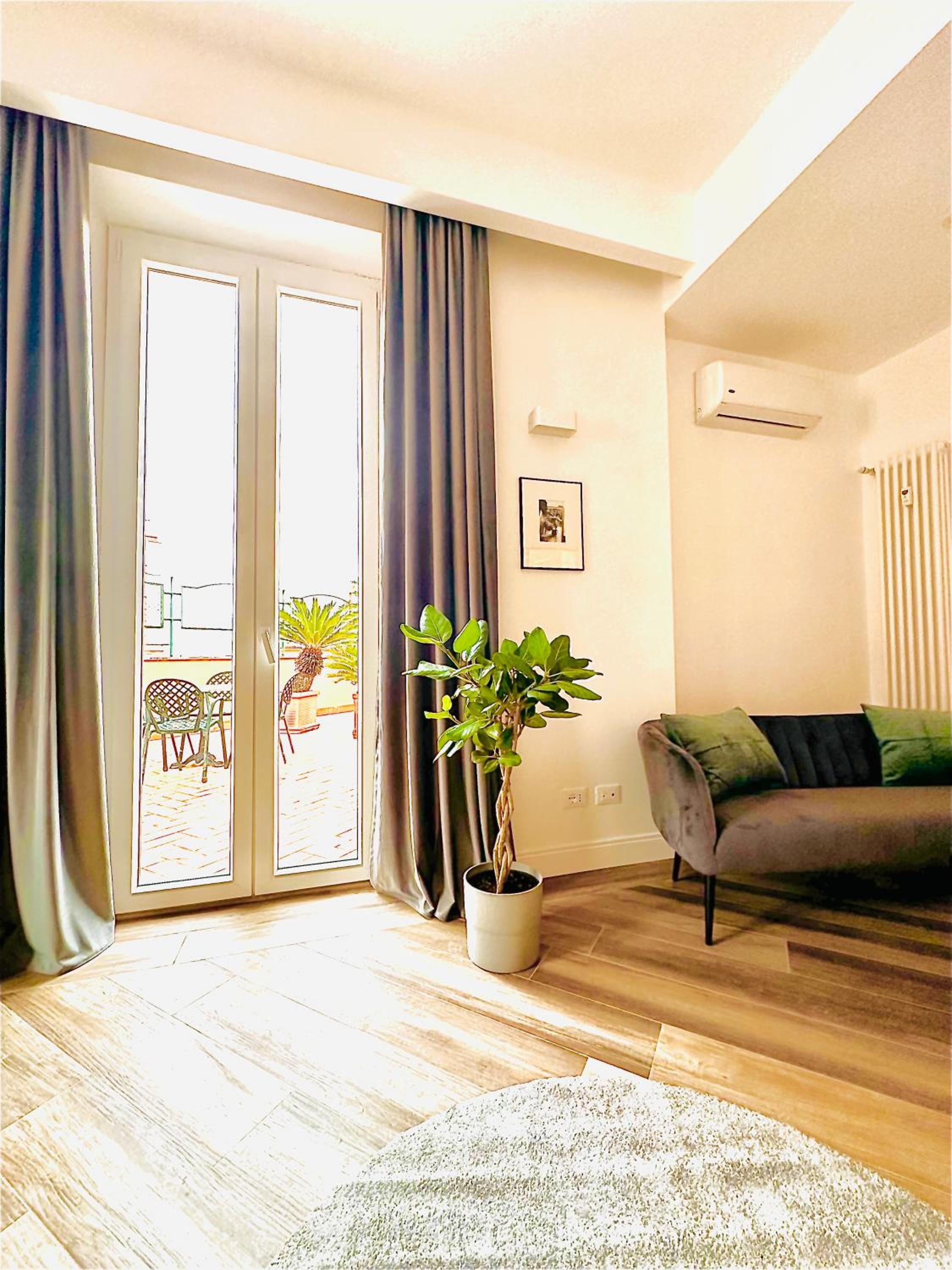 Deluxe Double Room with Balcony photo 3