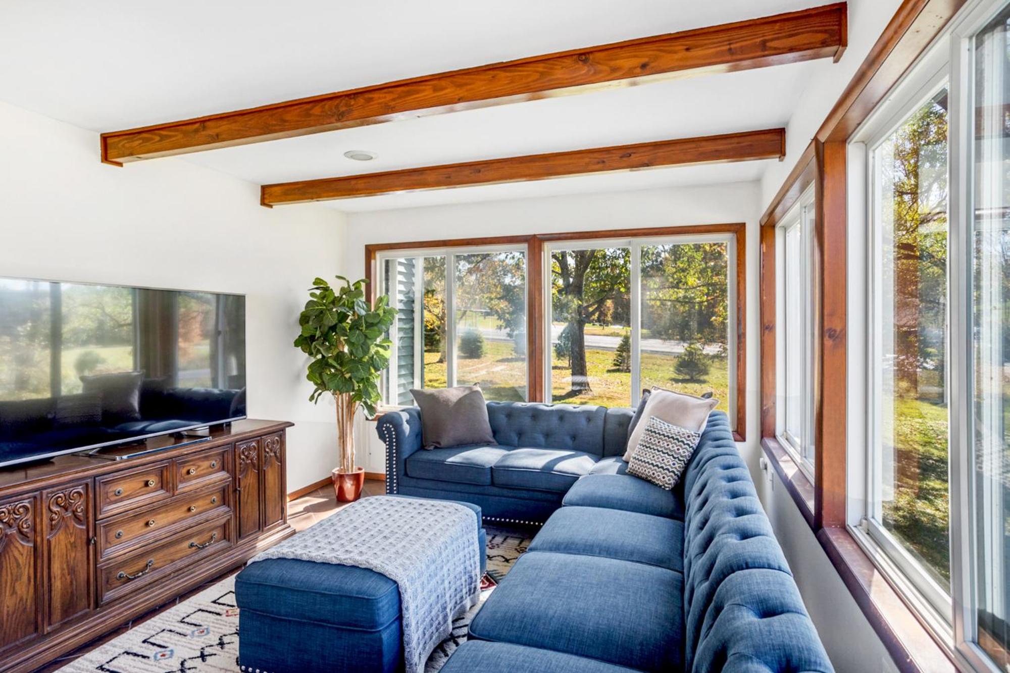 Five-Bedroom House photo 2