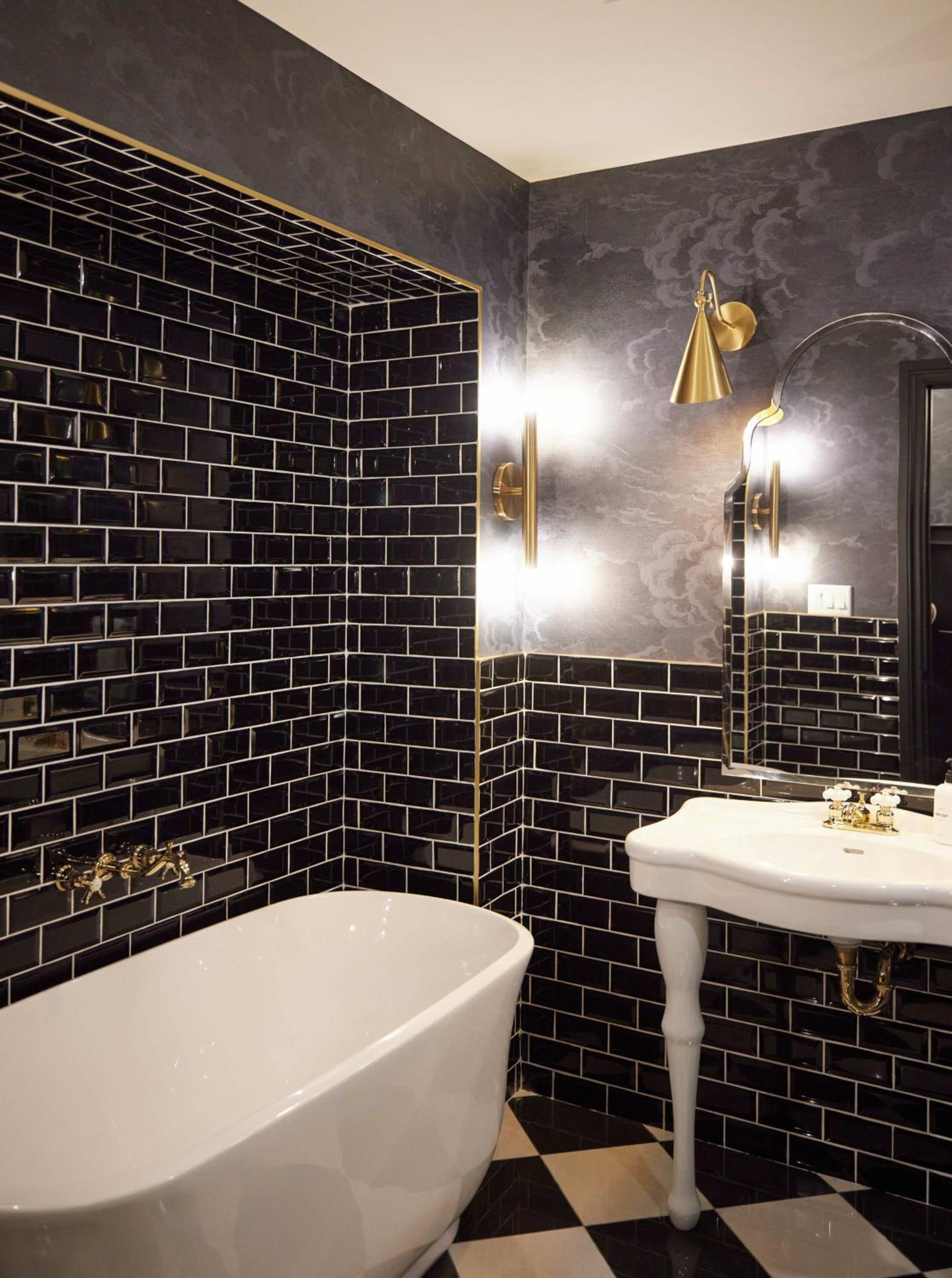 Deluxe Queen Room with Two Queen Beds photo 3