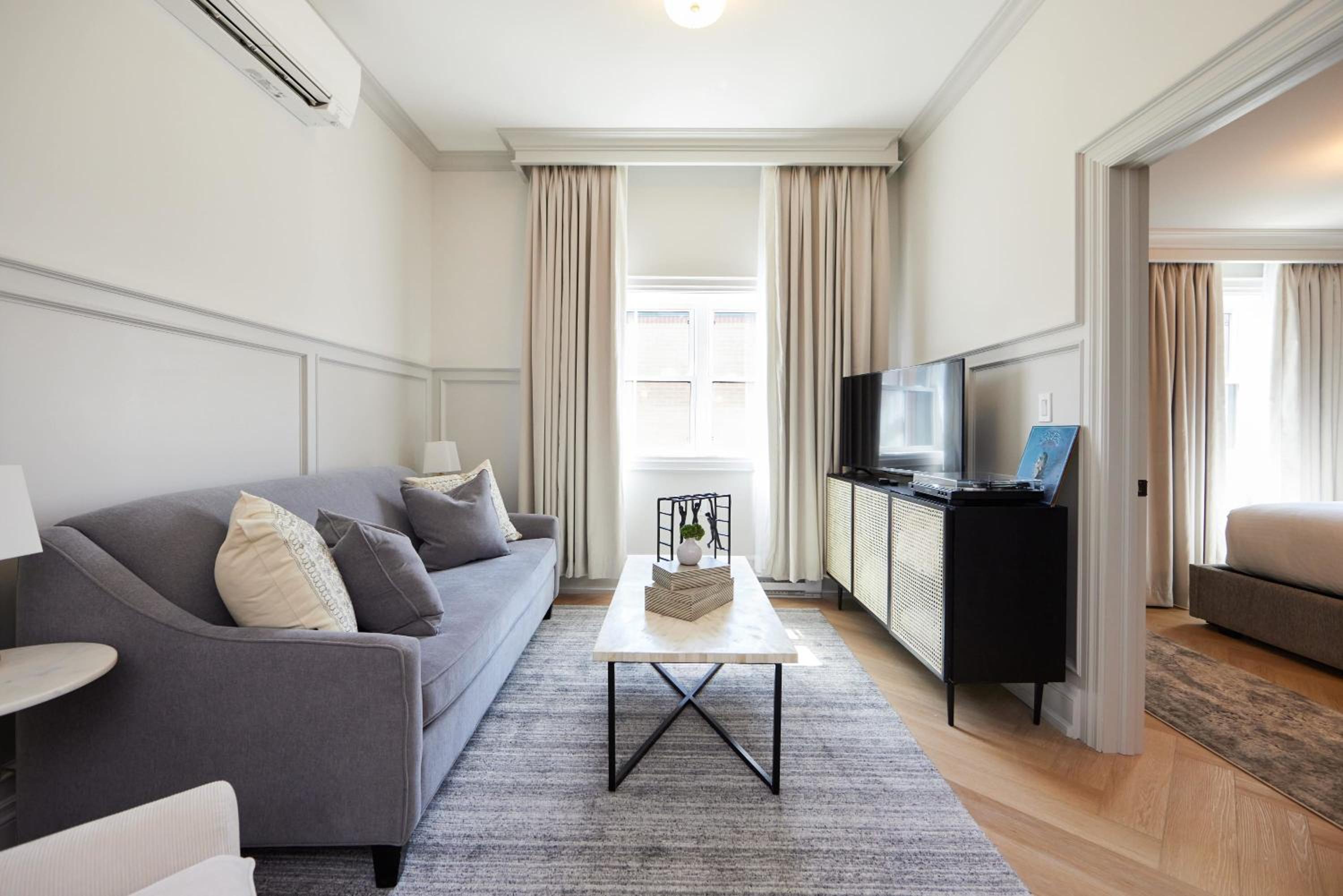 One-Bedroom Suite photo 3