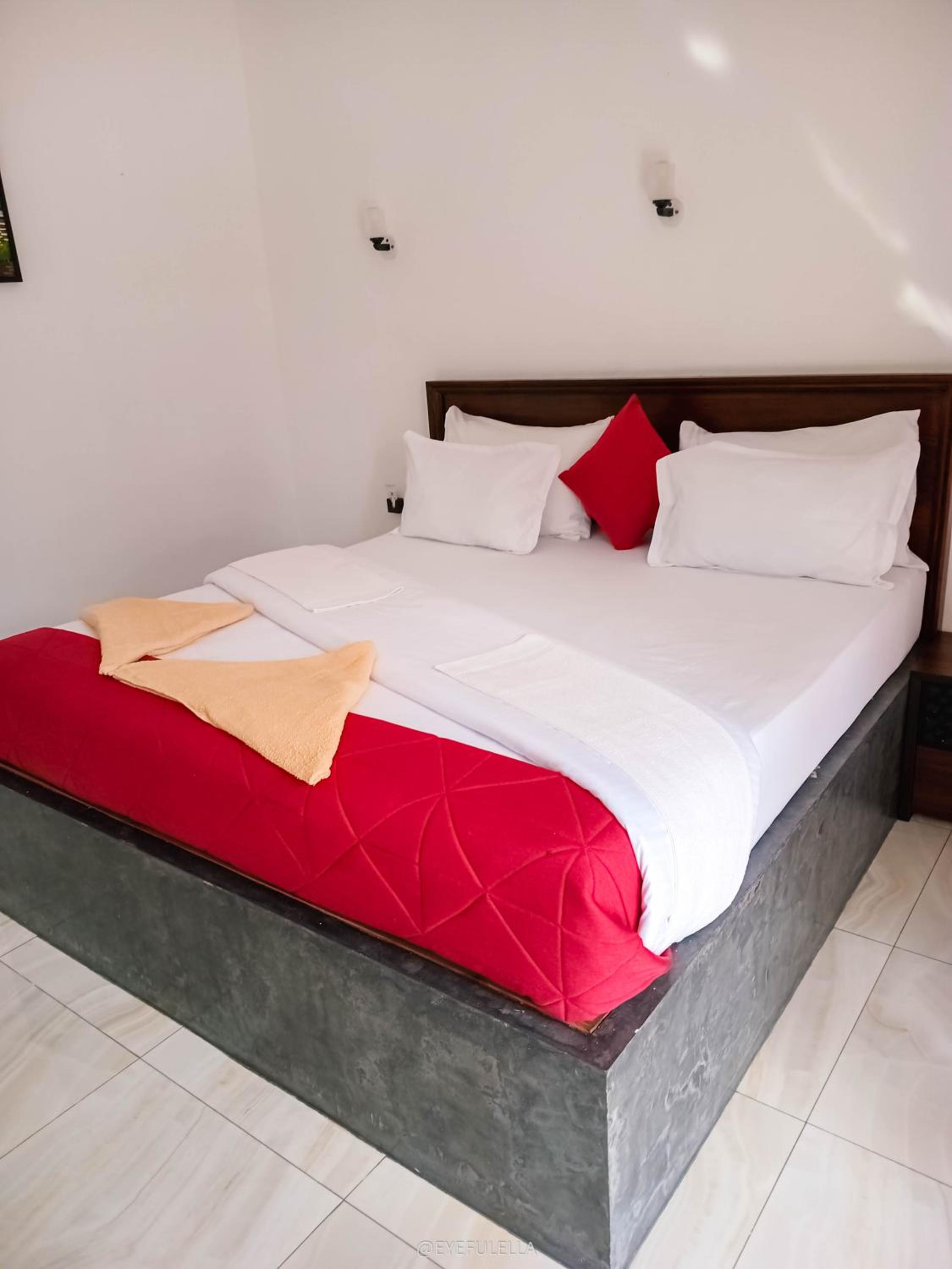 Deluxe Double Room - Photo 11