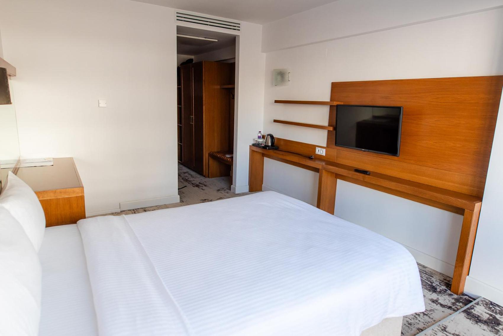 Double Room - Photo 4