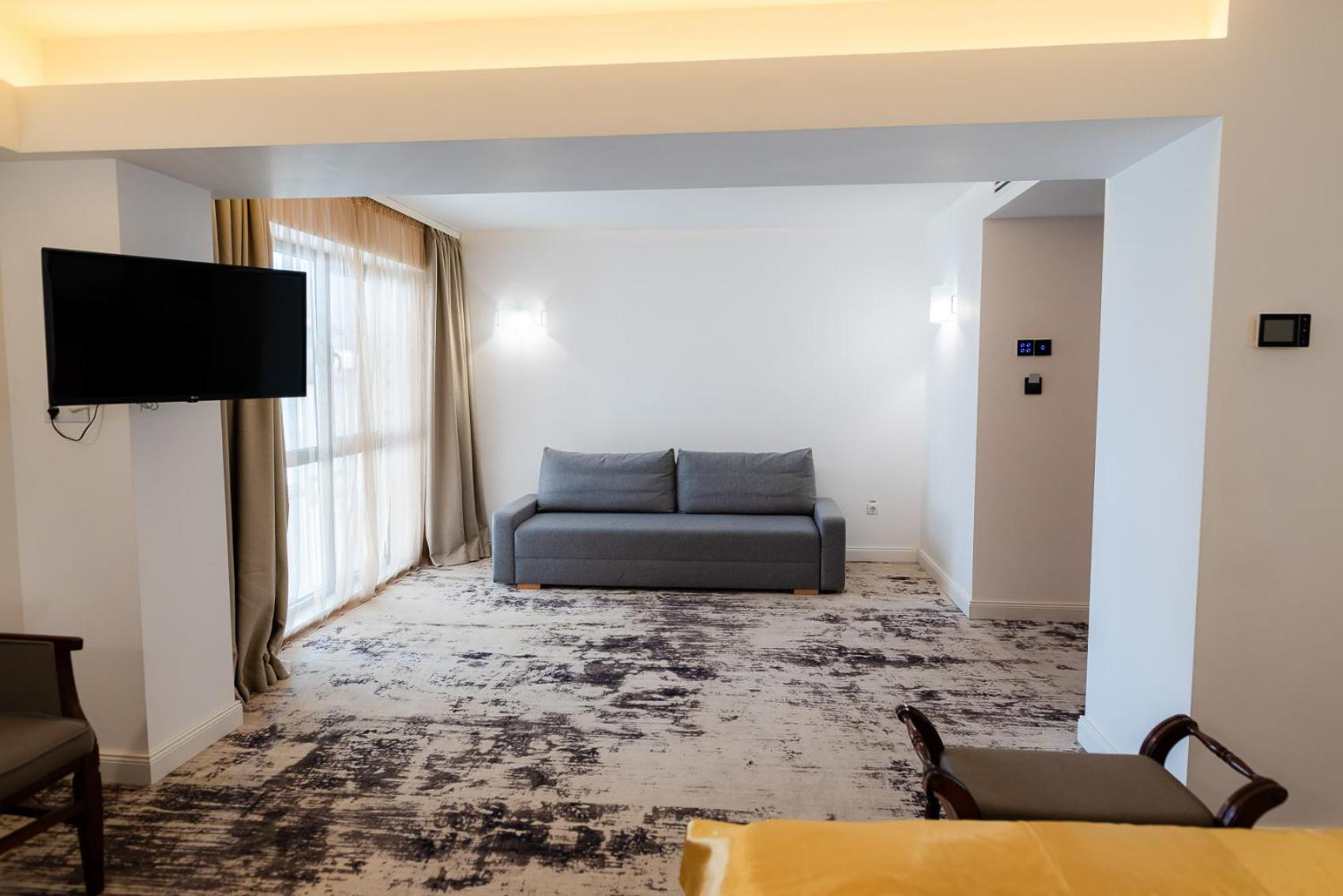 Deluxe Junior Suite - Photo 10