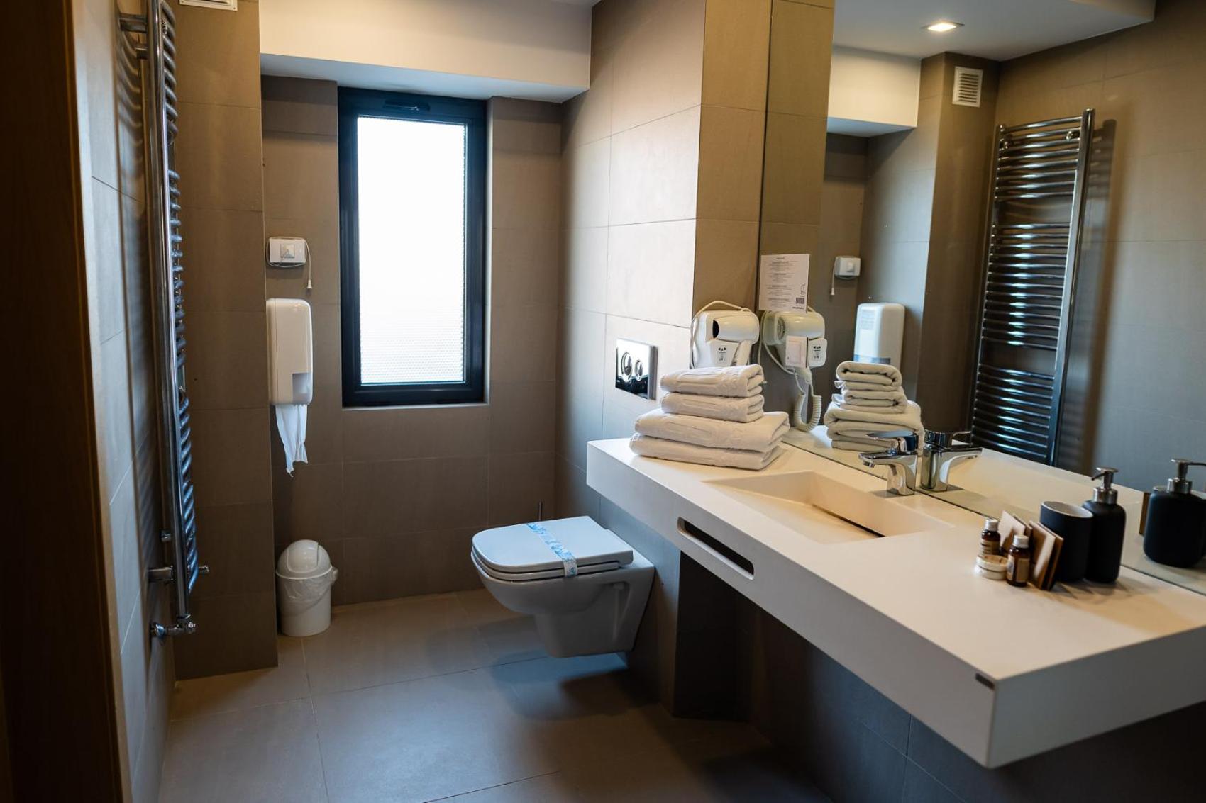Deluxe Junior Suite - Photo 2
