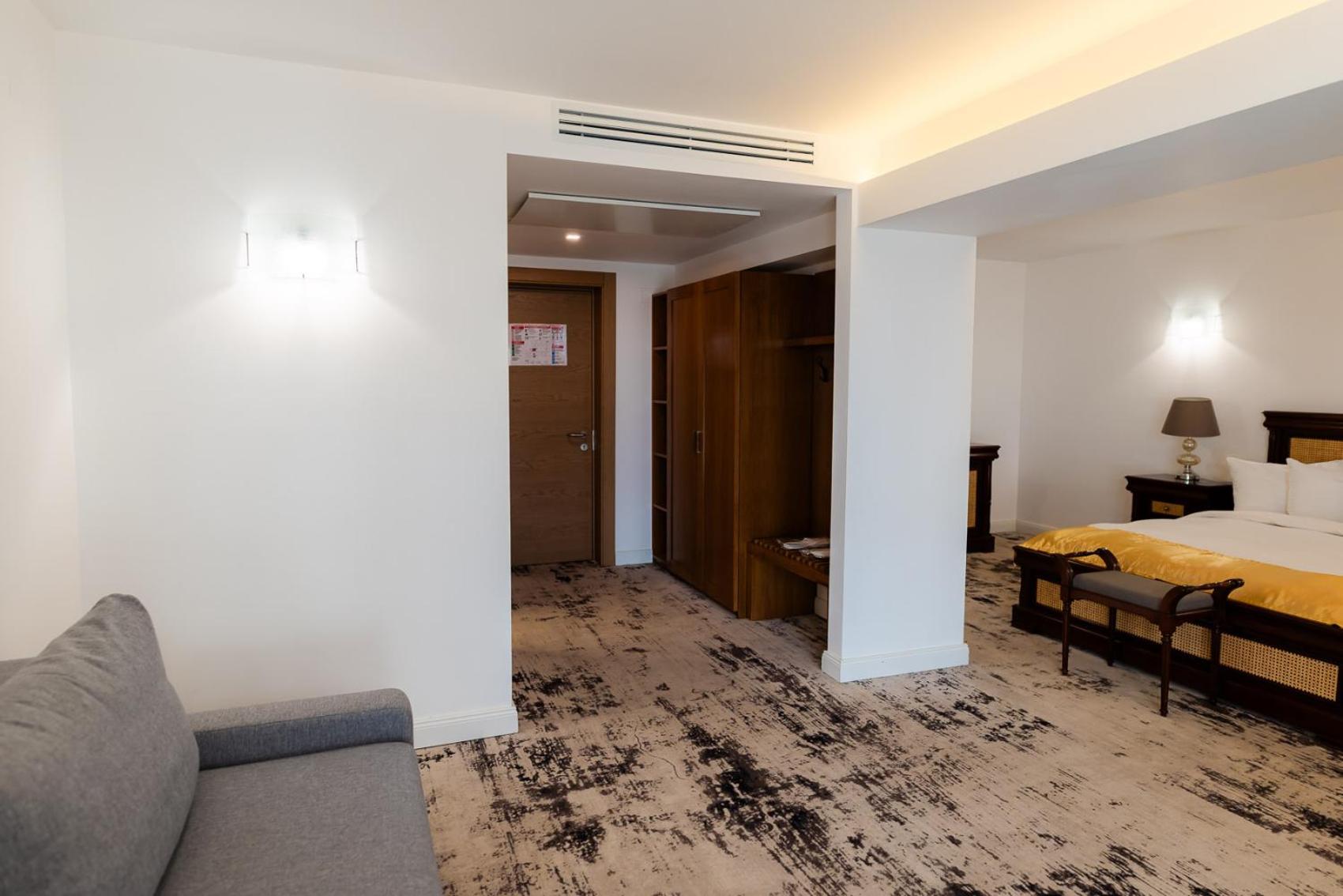 Deluxe Junior Suite - Photo 3
