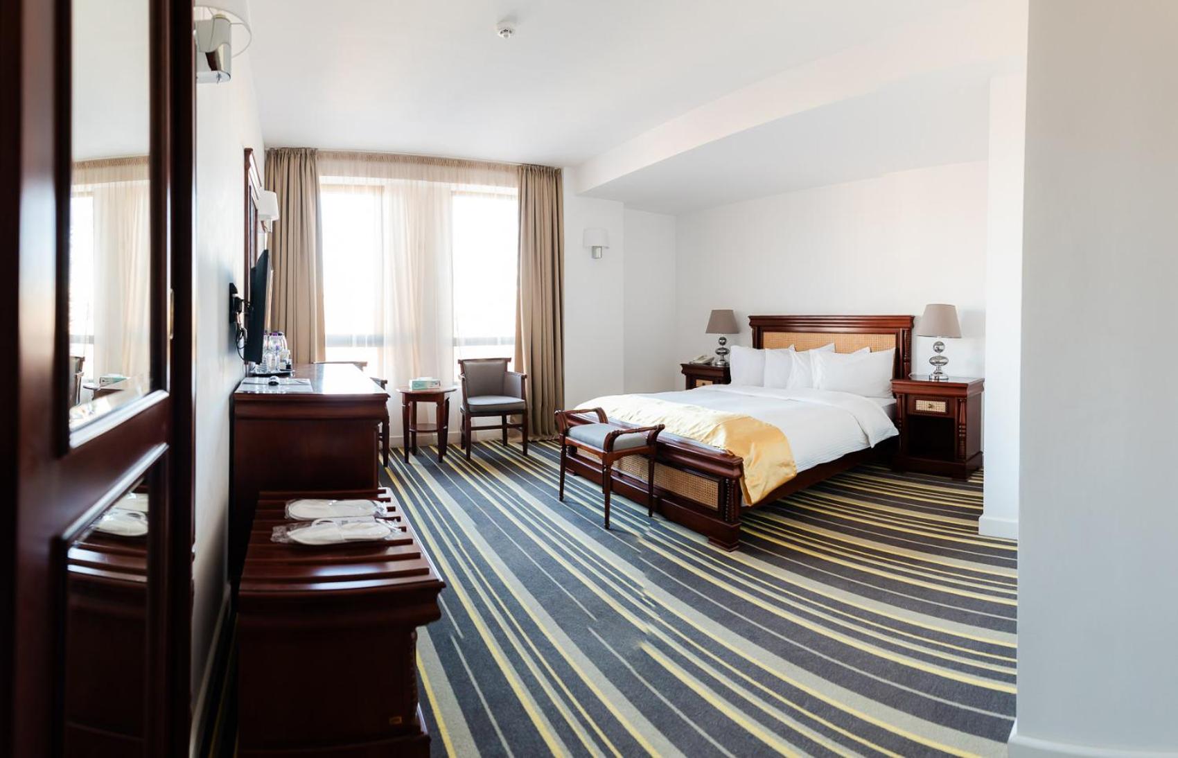 Deluxe Junior Suite - Photo 5