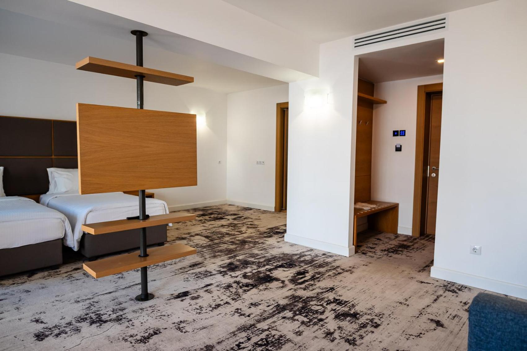 Deluxe Twin Room - Photo 13