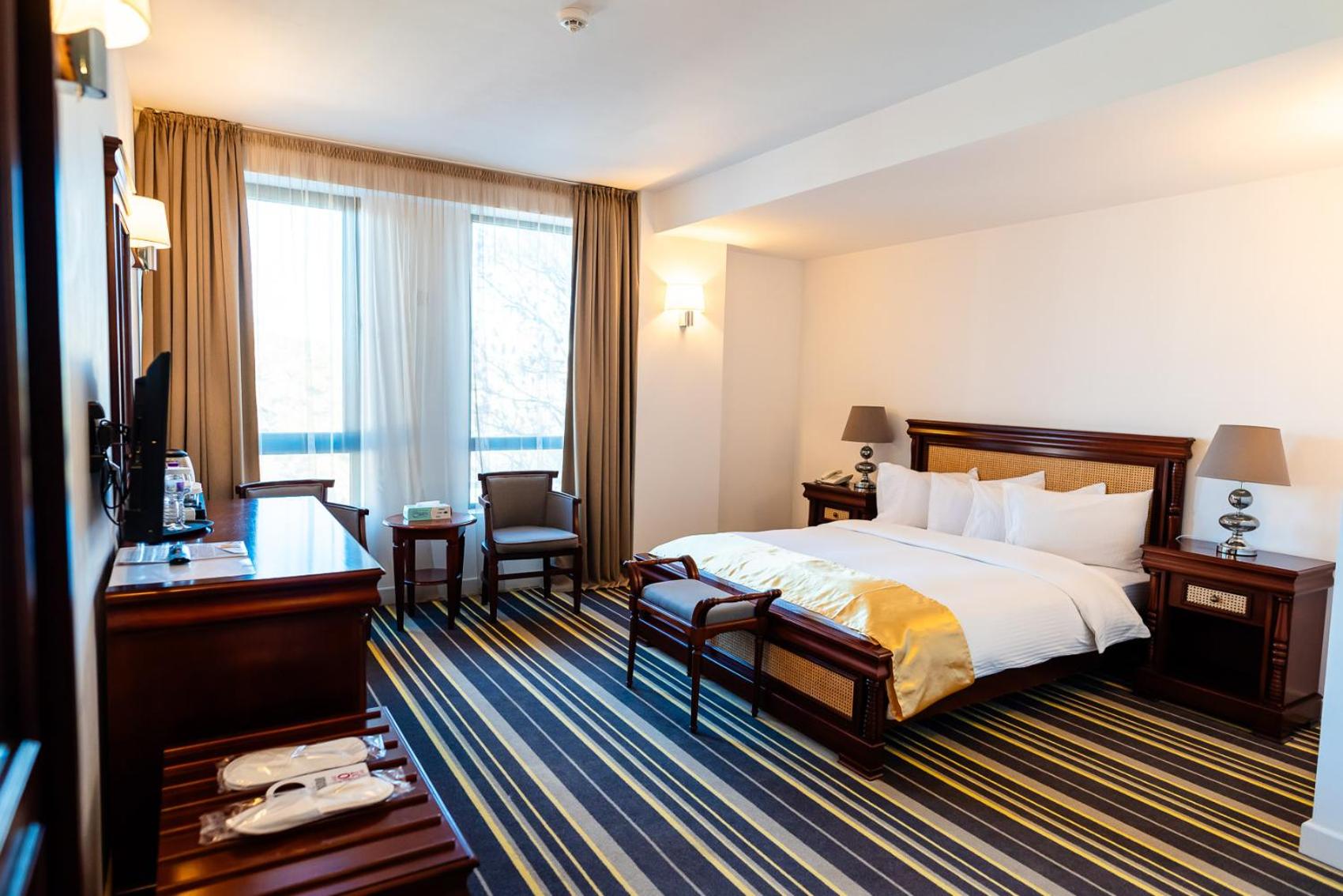 Deluxe Junior Suite - Photo 6