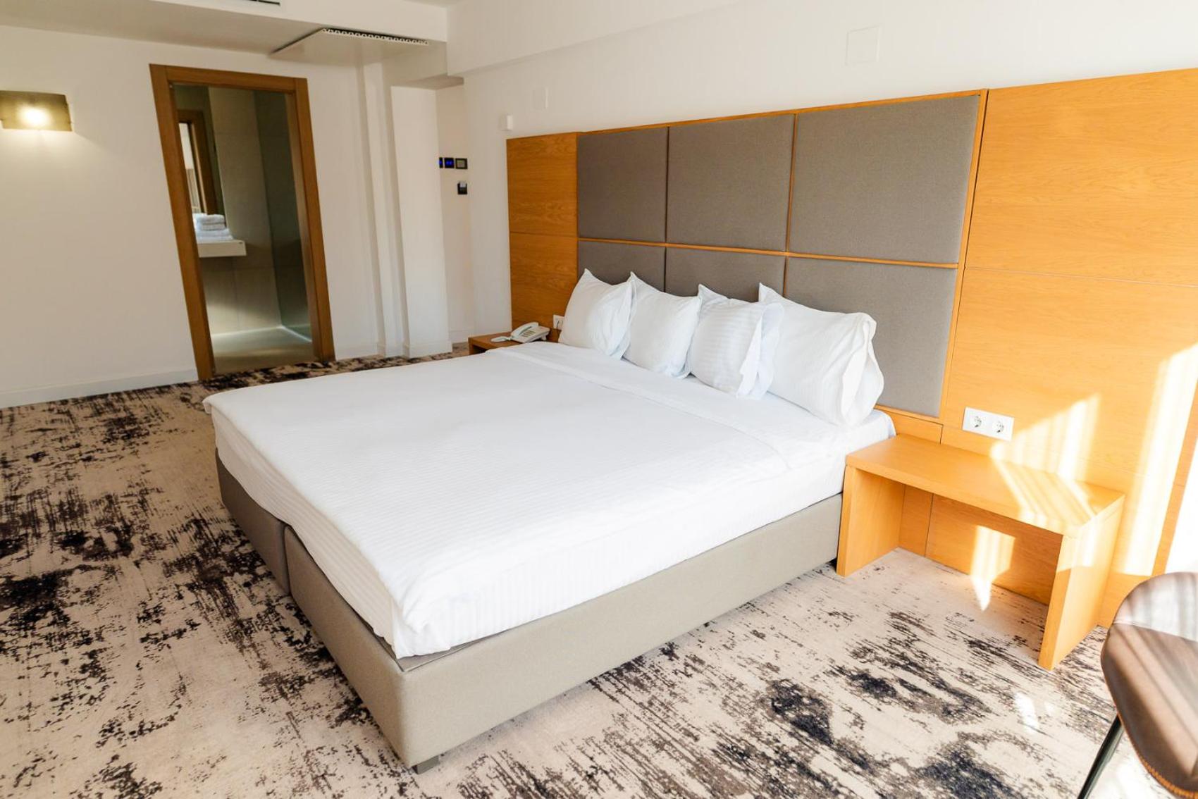 Double Room - Photo 8