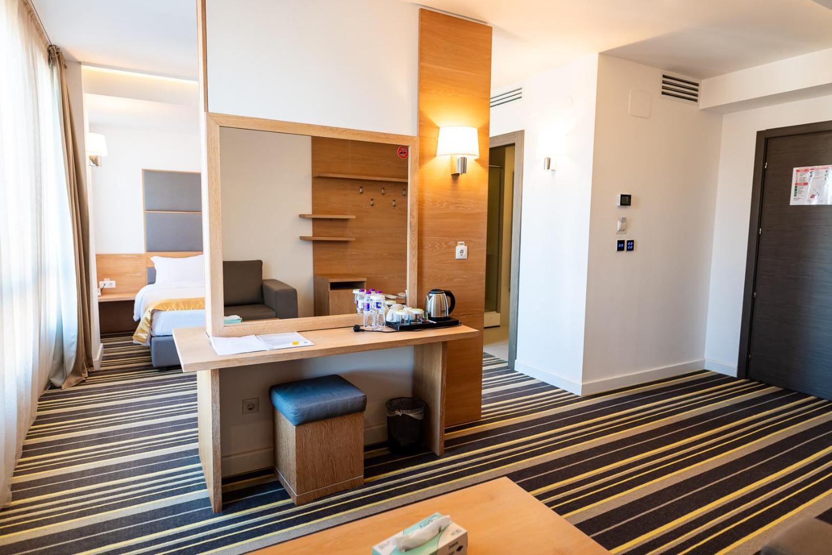 Deluxe Twin Room - Photo 18