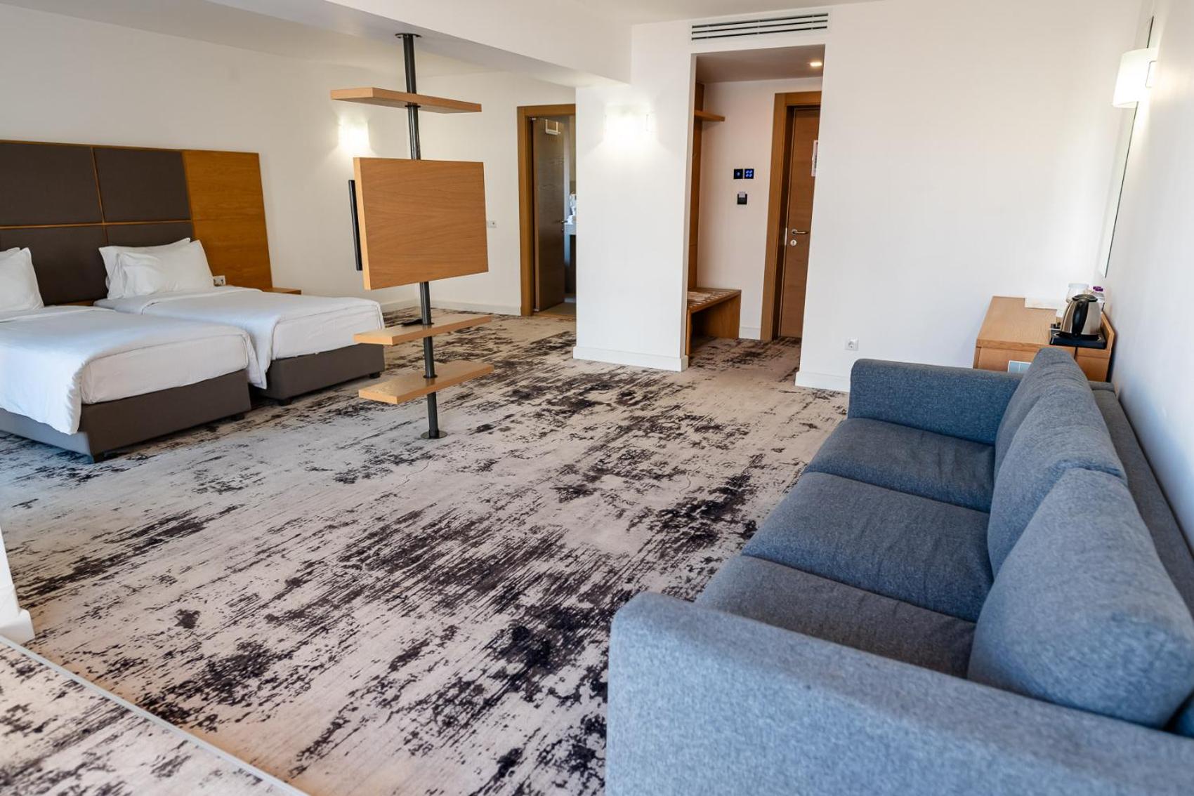 Deluxe Twin Room - Photo 21